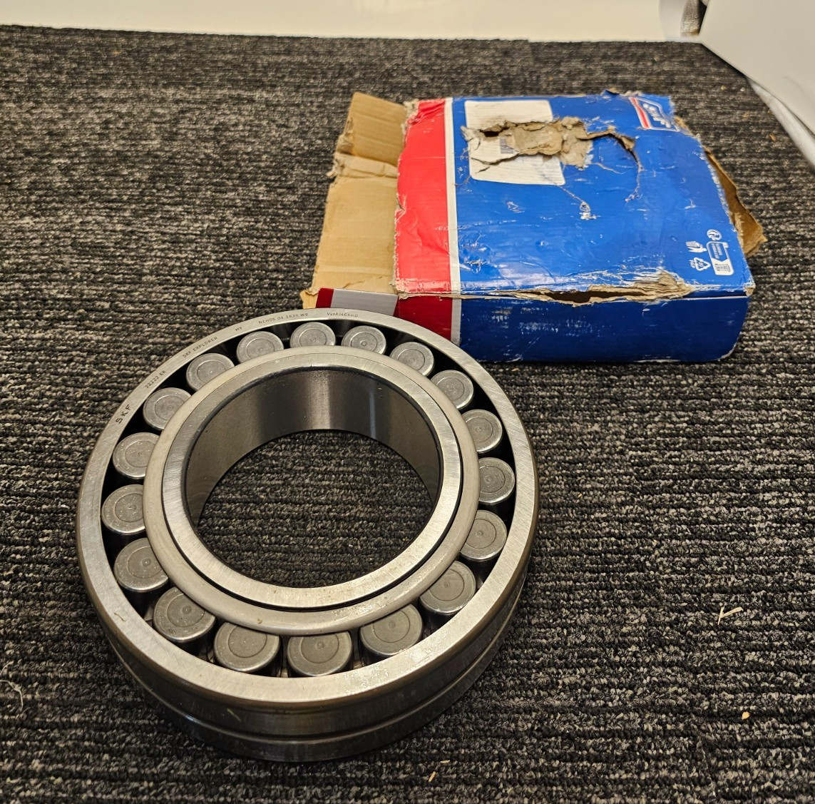 SKF 22222 EK Spherical Roller Bearing ID 120mm OD 215mm W 58mm Tap 1:12 Durable