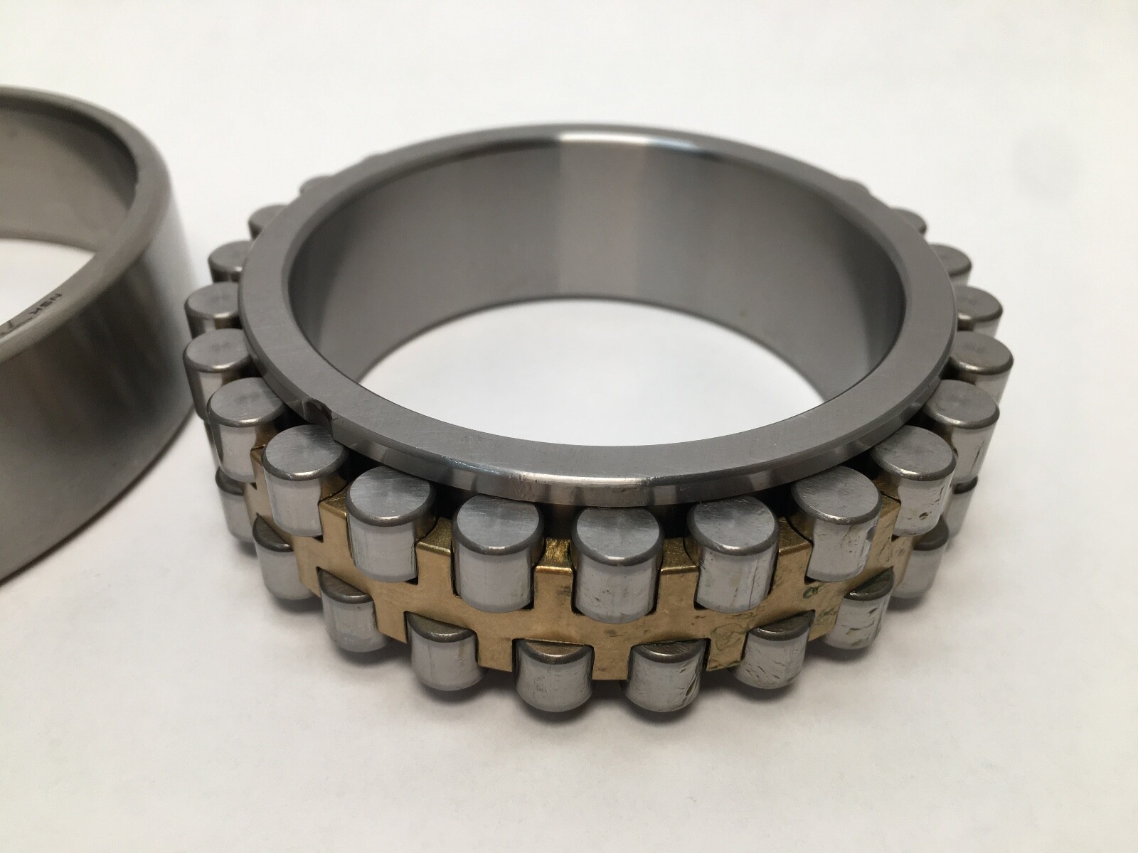 NSK NN3015KCC1P4 Cylindrical Bearing 75x115x30 mm NN-3015-K-CC1-P4 ABEC7 Japan
