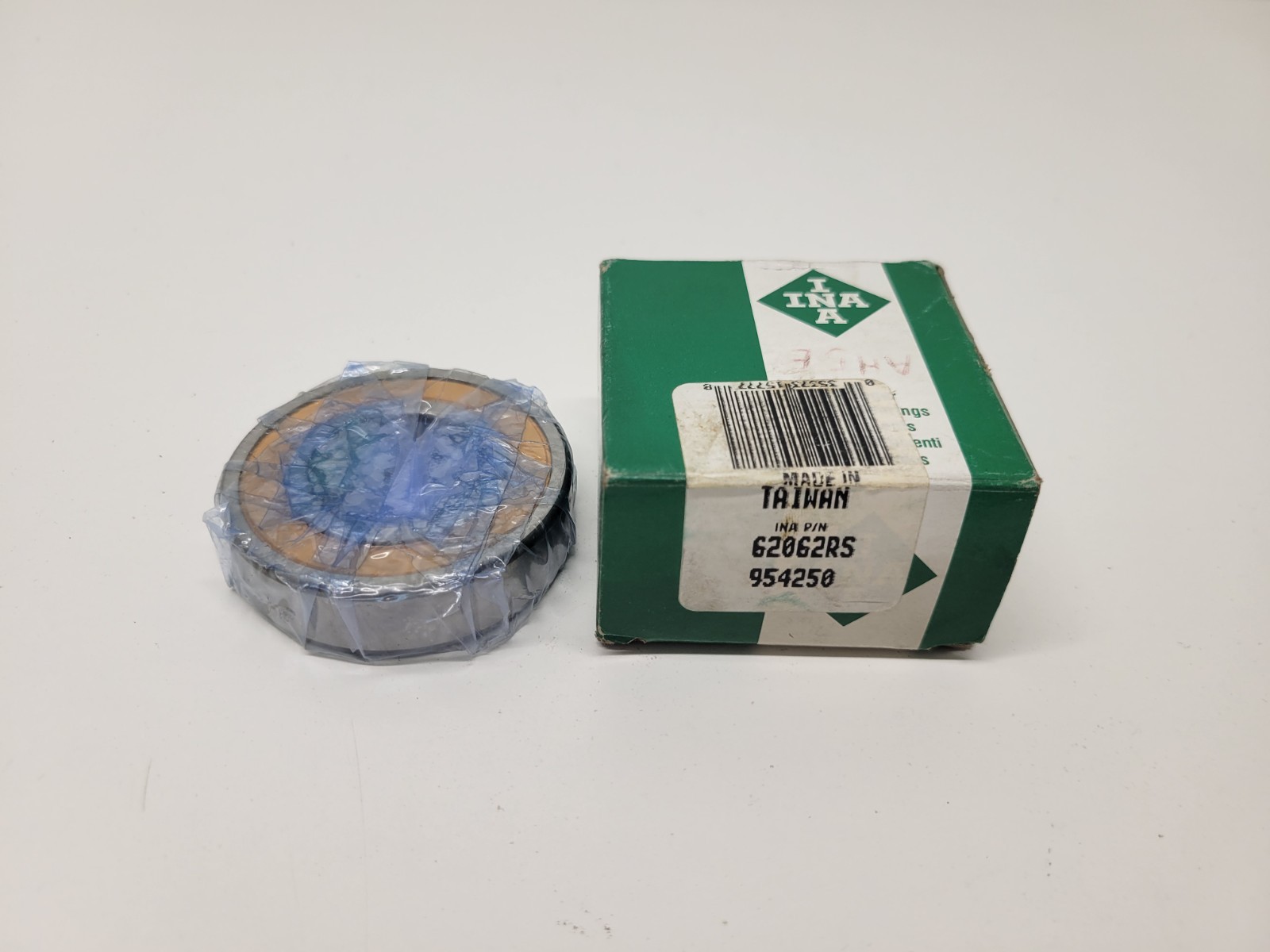 NEW OLD STOCK! INA BEARING 62062RS