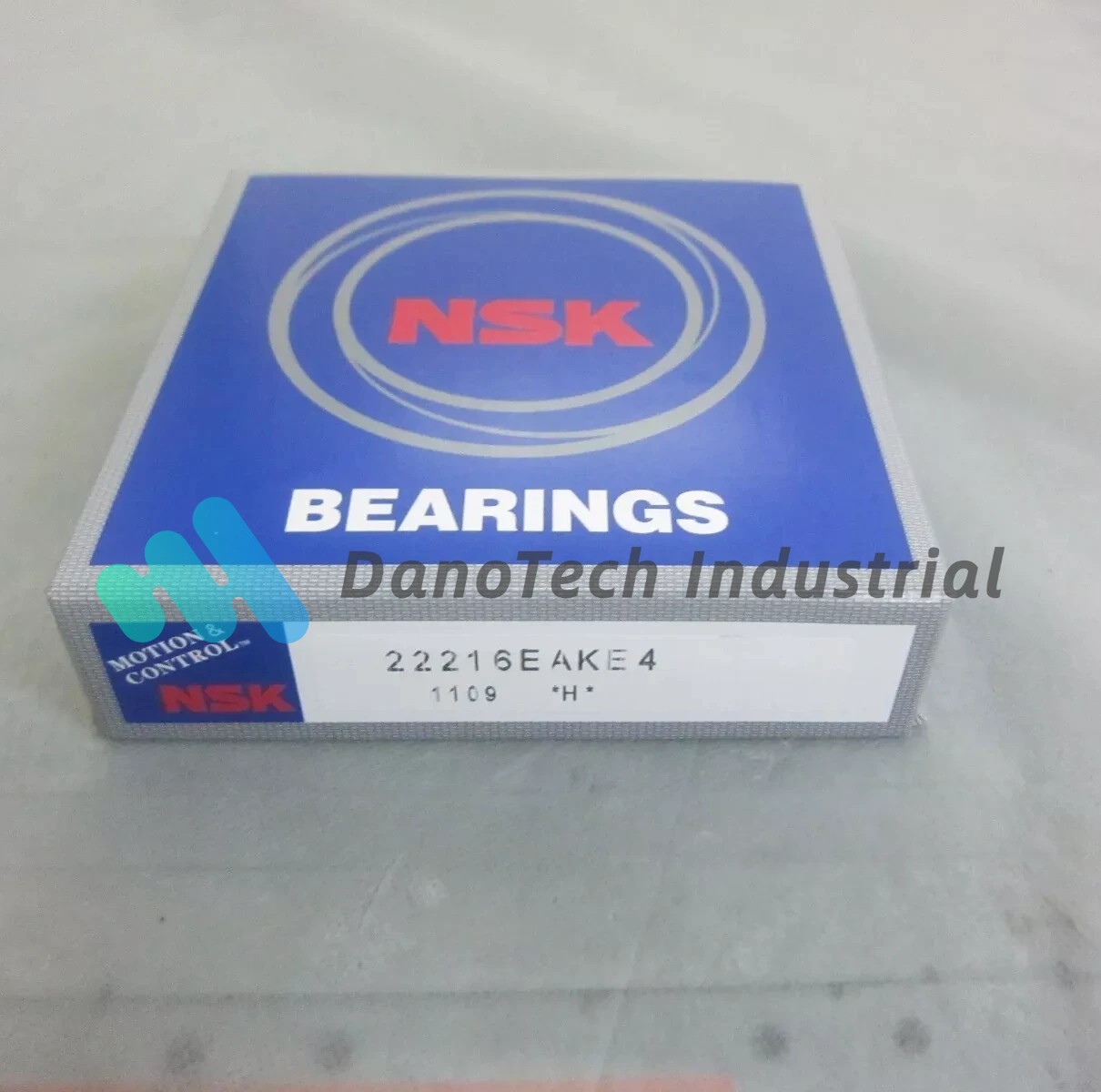 1PC NEW NSK 22216EAKE4 spherical roller bearing #DA