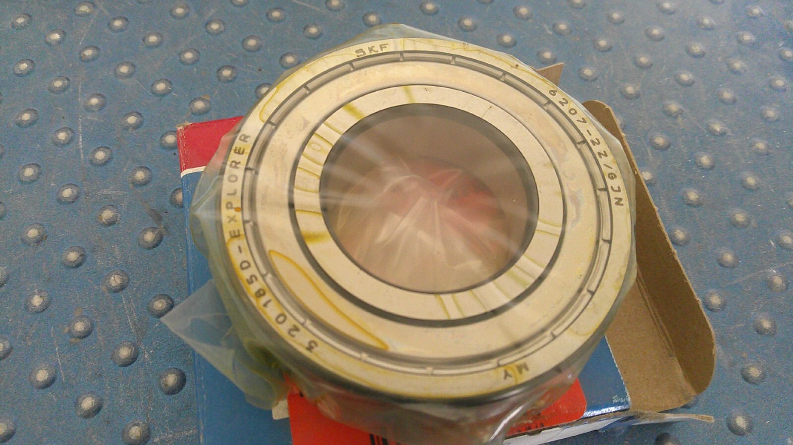 NEW SKF 6207-2Z/C3GJN Ball Bearing