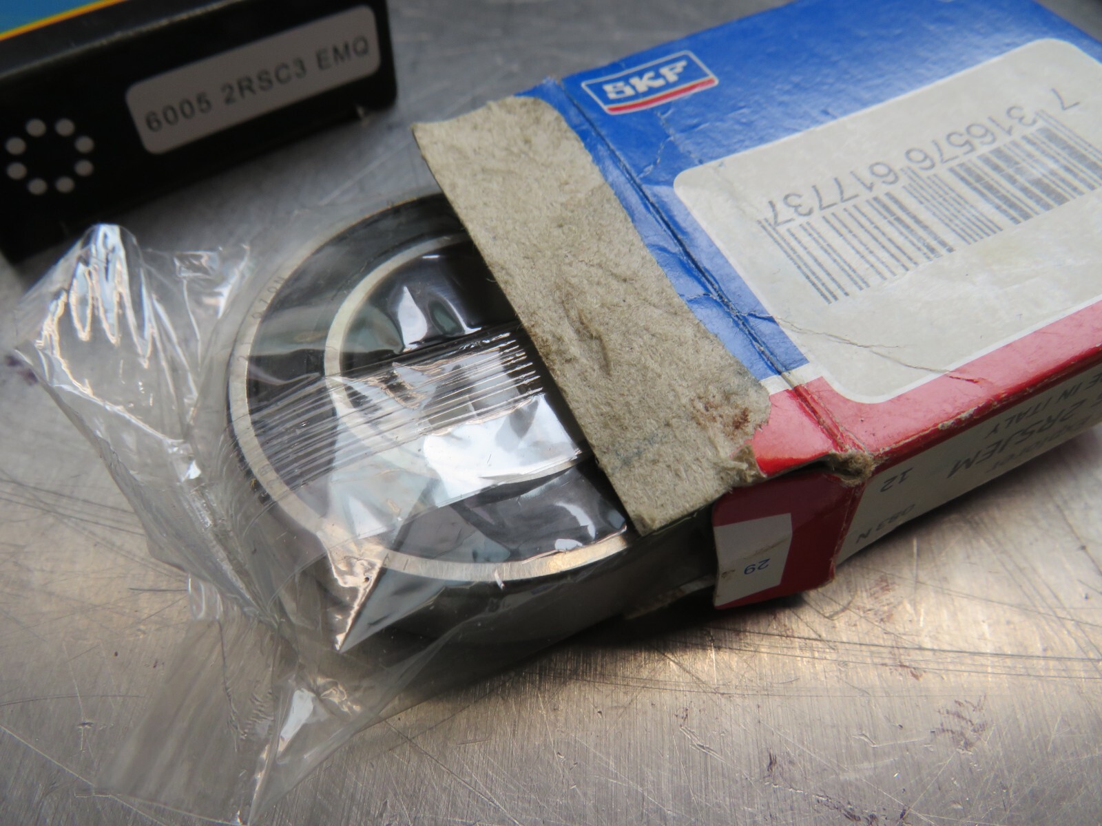 SKF 6005 2RSJEM Bearing Lot of 2 w/ (x2) Axis 6005 2RSC3 & KBC 6005D