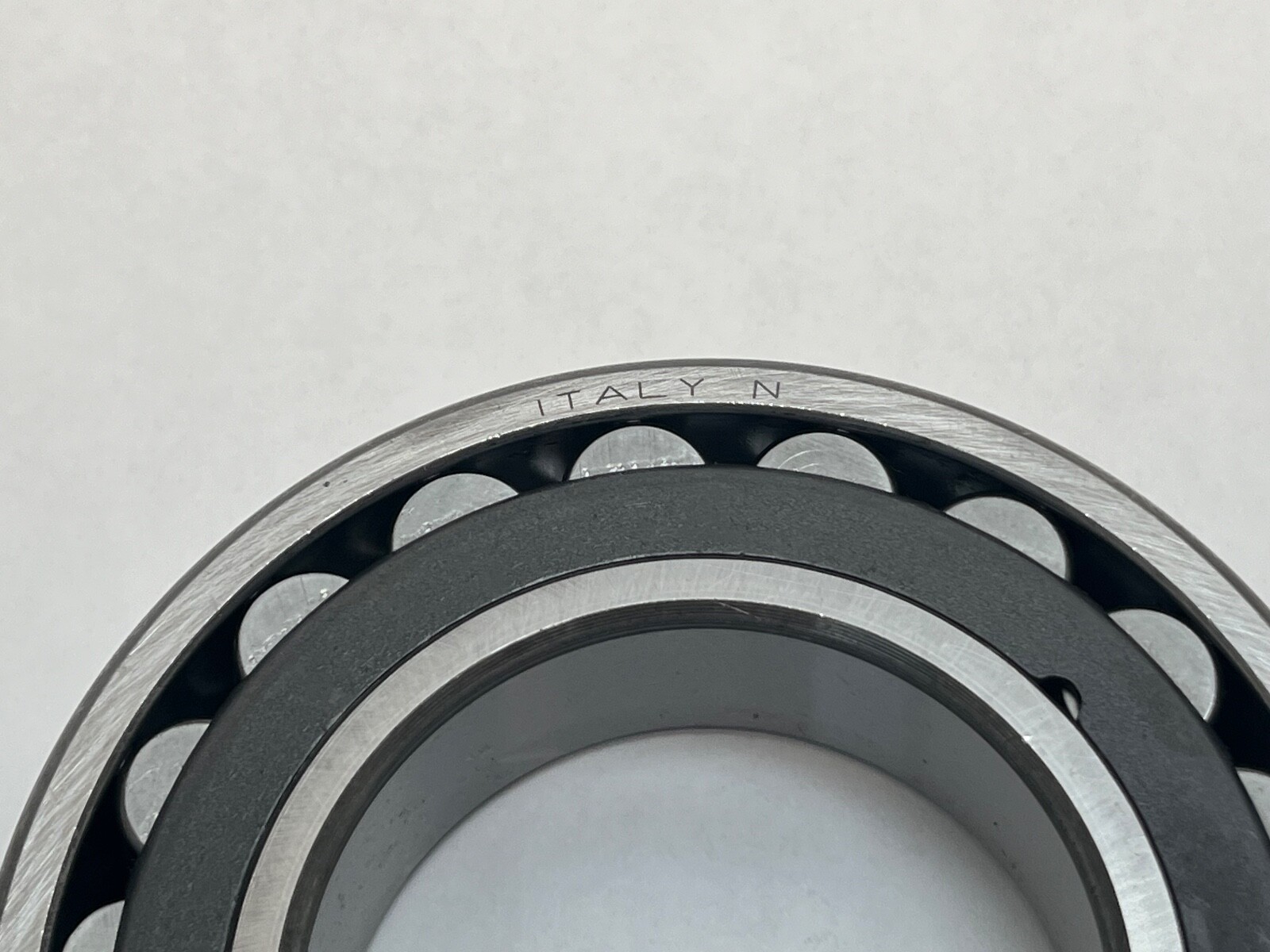 CBF 22212ESKJW33 Spherical Bearing 60x110x28 mm 22212-E-S-K-J-W33 Italy