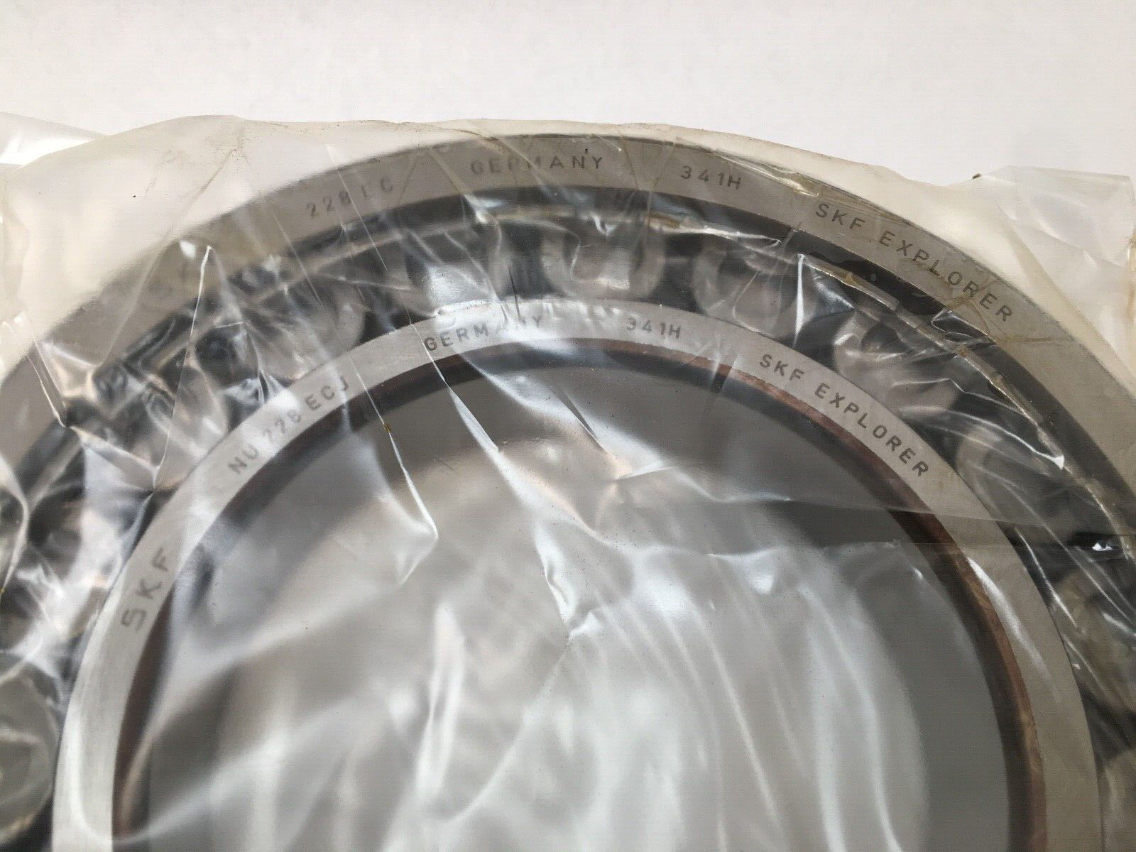 SKF NU-228-ECJ Cylindrical Roller Bearing 140x250x42 mm NU228ECJ NU228 Germany