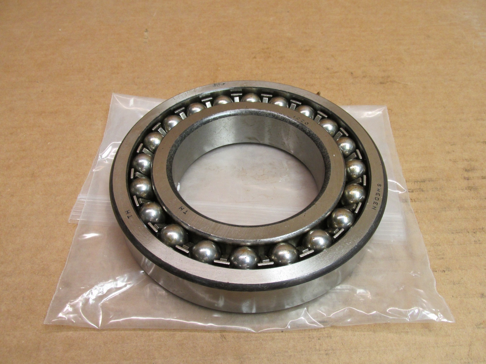 SKF 1220 Self Aligning Bearing 100x180x34 mm Sweden
