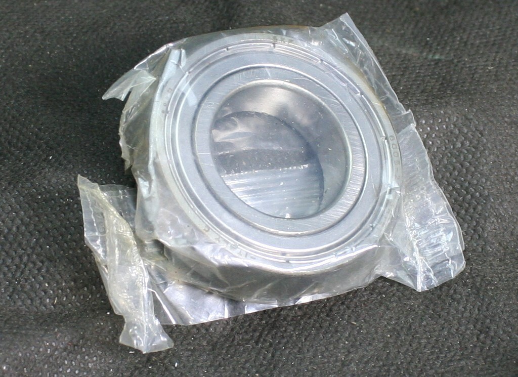 One (1) SKF 6005 2ZC3HT51 Deep Groove Bearing 25MM ID Italy NEW