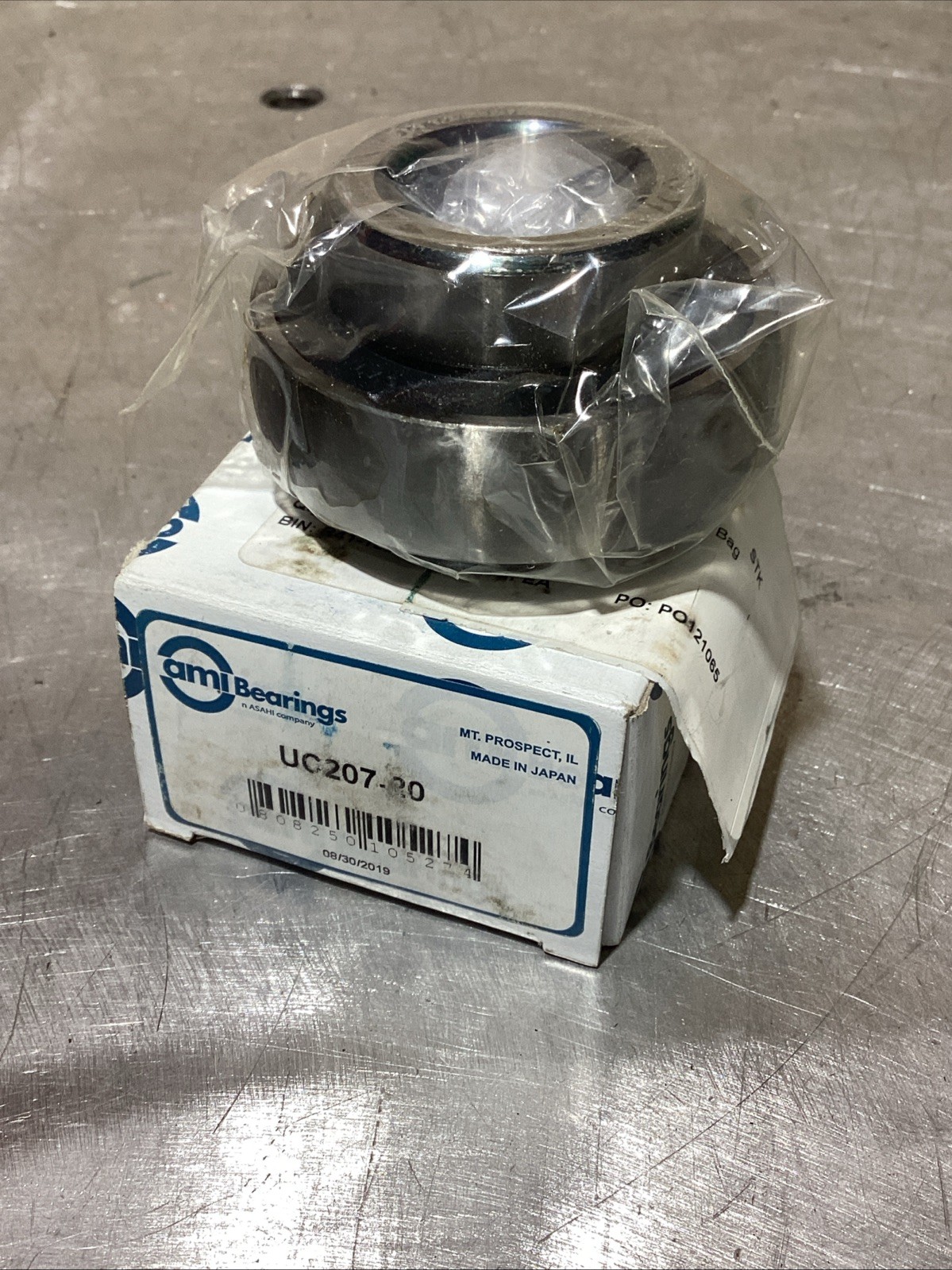 UC207-20 Insert Bearing 1-1/4″ Bore Spherical OD Set Screws Lube Hole NOS
