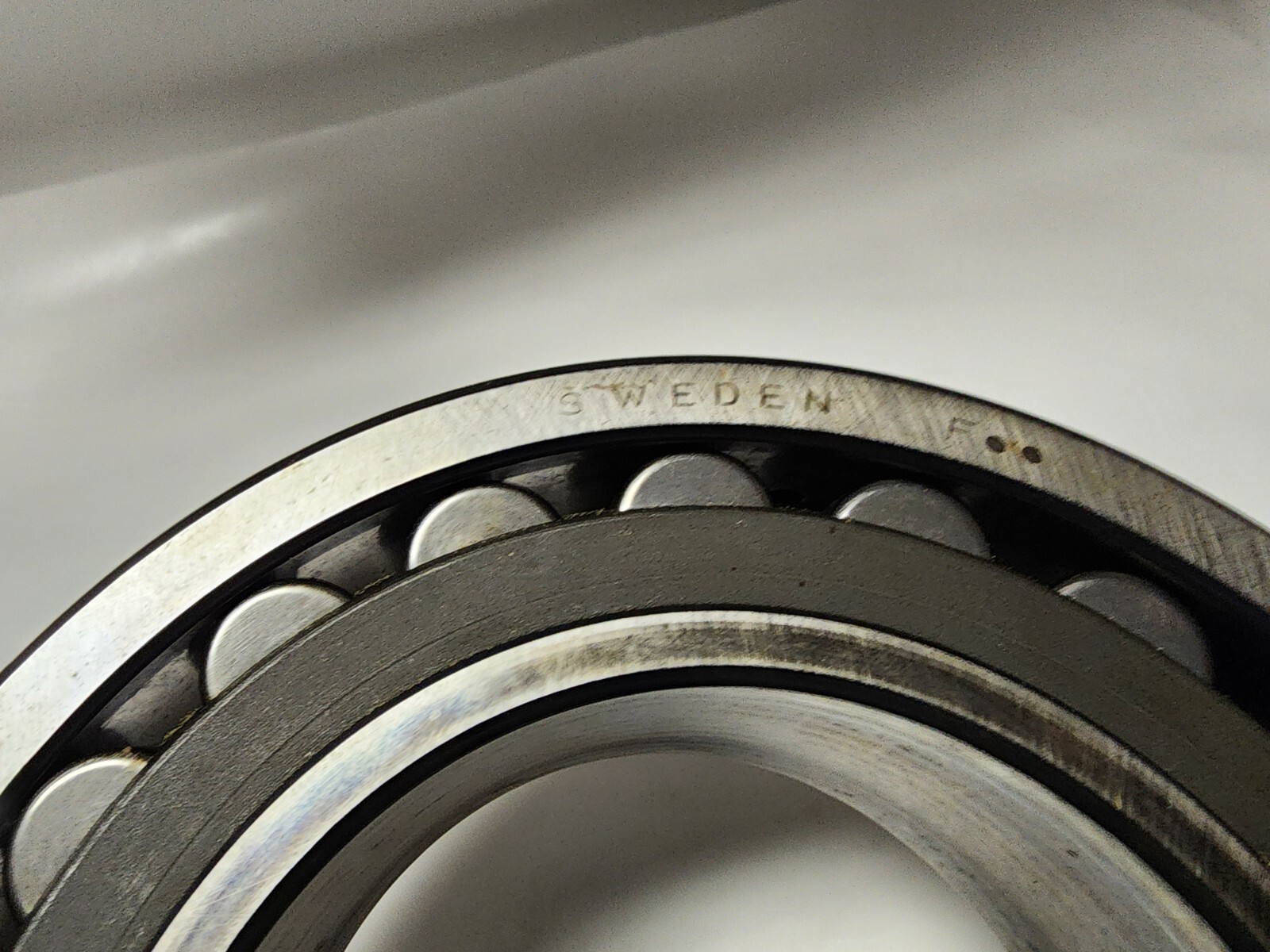 Used SKF 22220 CCK/C3 W33 Spherical Roller Bearing 180MM OD x 100MM ID x 46MM W