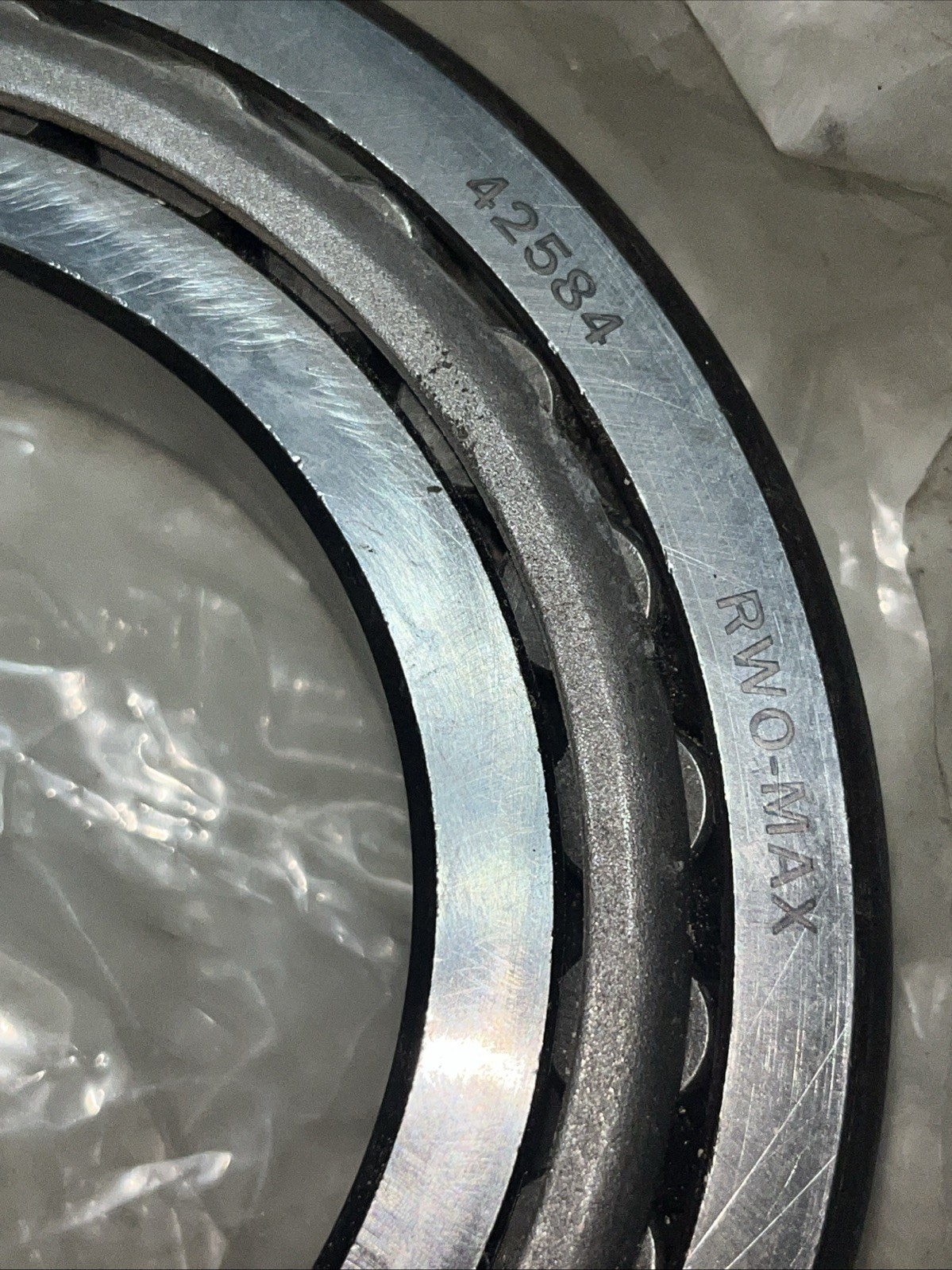 RWO-MAX 42350 With 42584 Race Roller Bearing 3.5″ Bore, 1.1406″