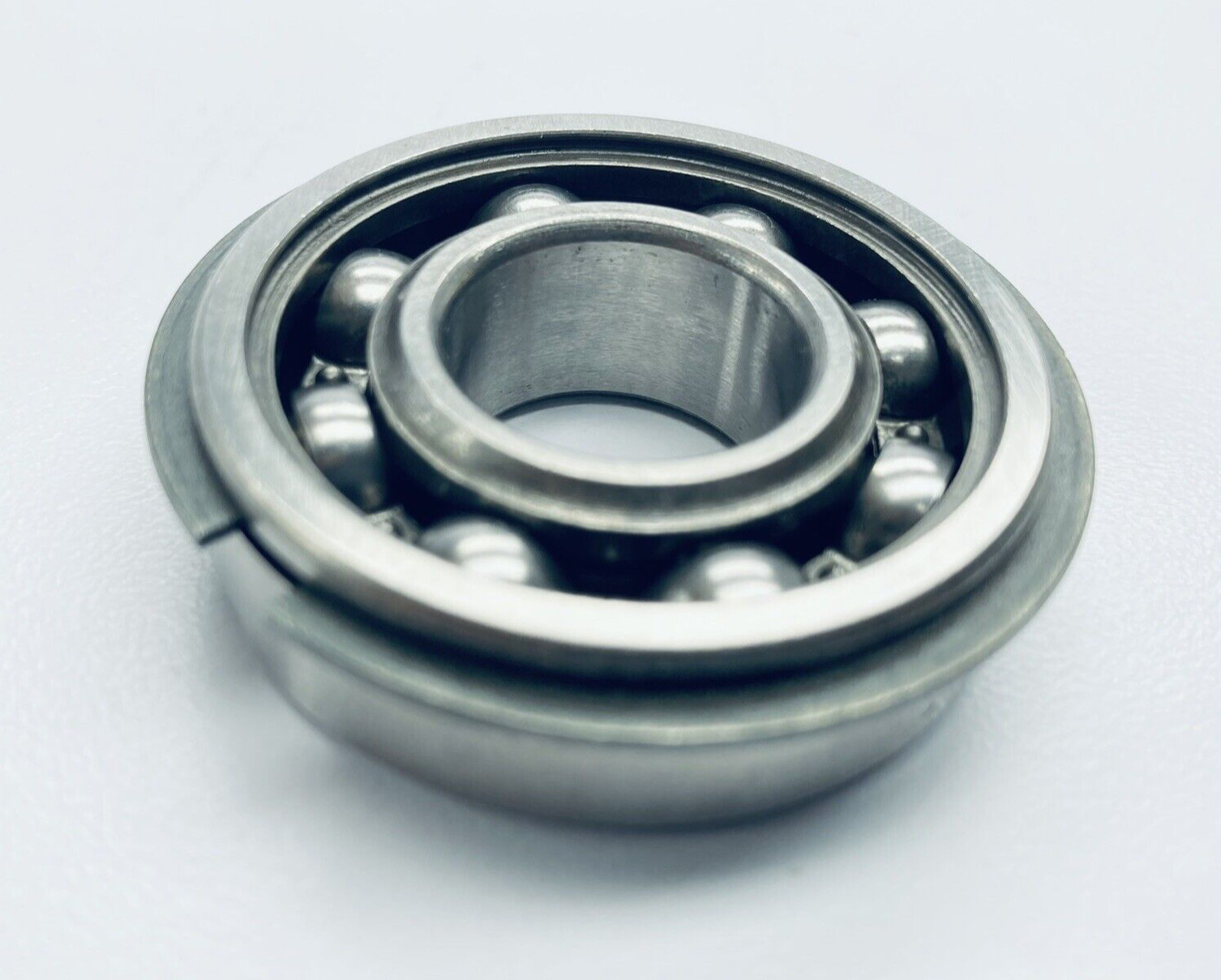 UNUSED SKF 6203 NR DEEP GROOVE BALL BEARING 17mmID 40mmOD 12mmW