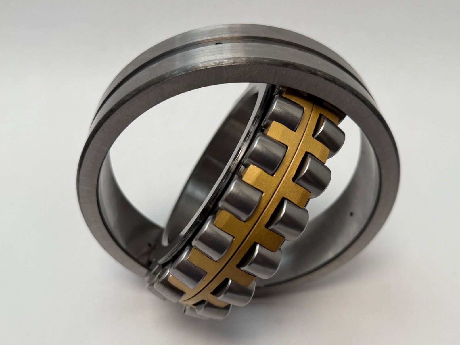 Hyatt 22216MBC3W33 Bearing 22216-MB-C3-W33 22216BR 22216M 80x140x33 mm