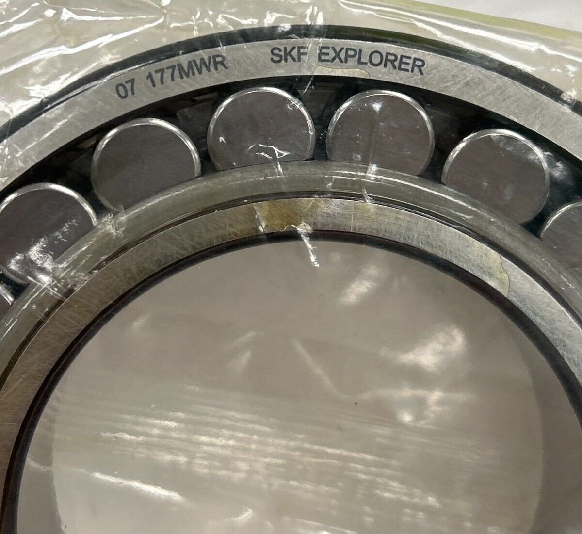 SKF SPHERICAL ROLLER BEARING 22215 E/C3 75 MM ID 130 MM OD 31 MM WIDTH