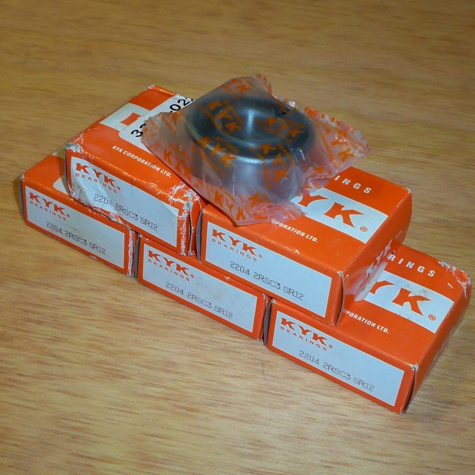 x5 KYK Bearings 20mm x 47mm x 18mm Self-Aligning Ball Bearing 2204 2RSC3 SRI2