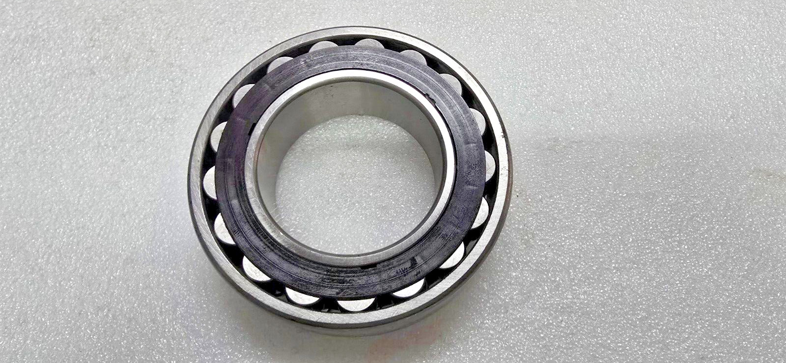 22212 HK Spherical Roller Bearing NEW OPEN NSK JAPAN NYLON CAGE 22212K