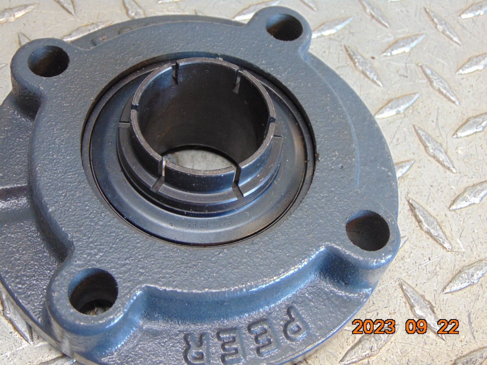 PEER FG208 HOUSING w 208 INSERT 4-BOLT FLANGE BEARING see description