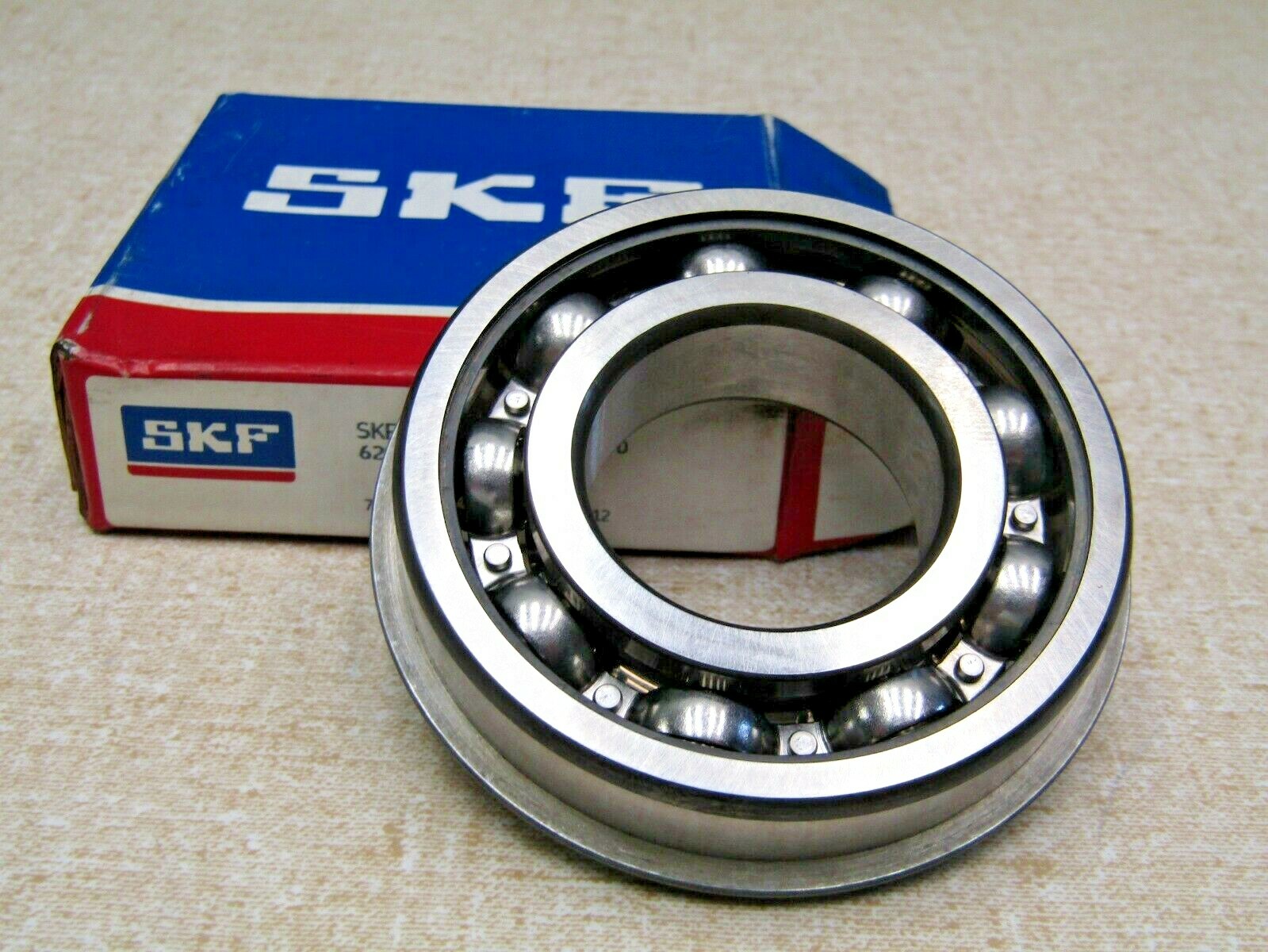 SKF USA 6207NR JEM 35mm x 72mm x 17mm Snap Ring Bearing Made in USA