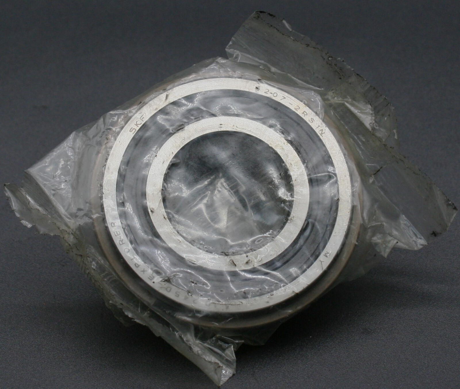 One (1) SKF 6207 2RS1N Deep Groove Bearing w Snap Ring 35MM ID Malaysia NEW