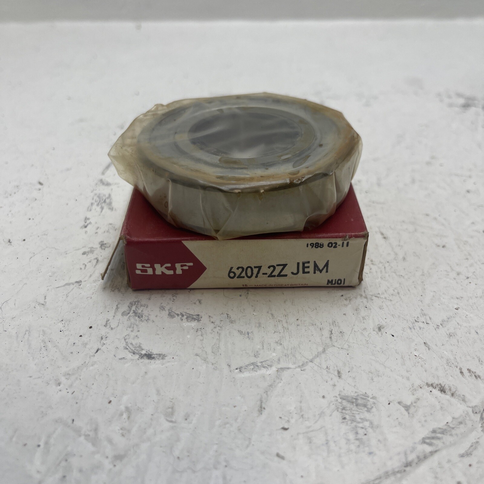 SKF 6207-2Z JEM 35mm X 72mm X 17mm, Metal Shielded Bearing