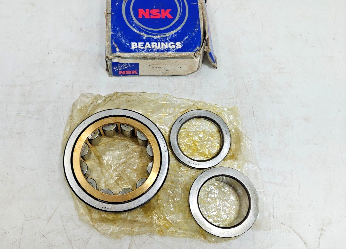 NUP2313 EM NSK Cylindrical Roller Bearing 65x140x48mm NUP 2313 EM NSK JAPAN