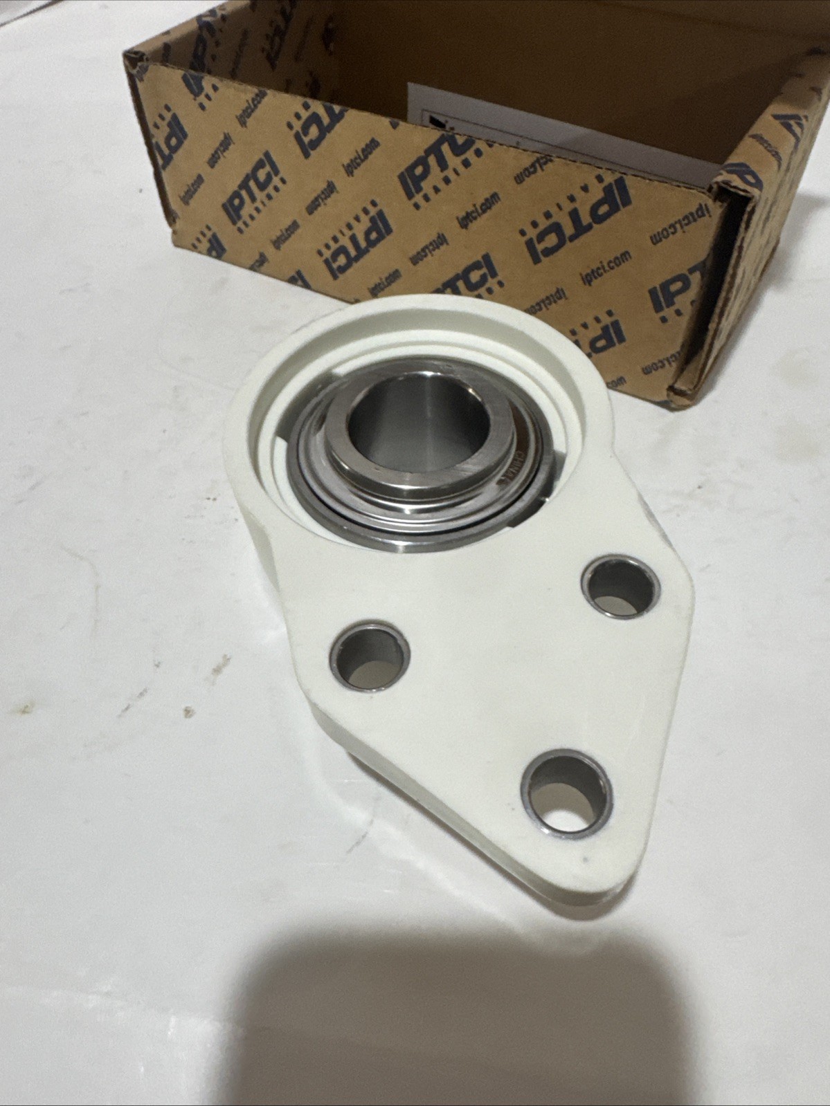 201673 New IPTCI SUCSFB206 Flange Bearing; UHMW ; 3-Bolt; 30mm ID