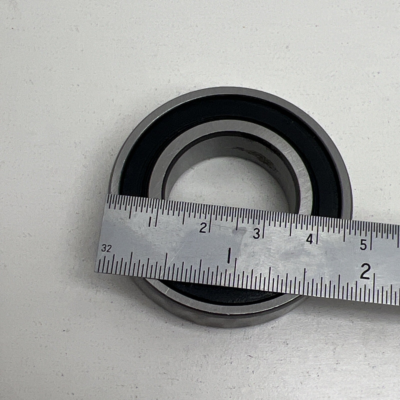 Lot of (22) 6005-RS Rubber Seal Shield Bearing 25 x 47 x 12mm *Rust Spots*