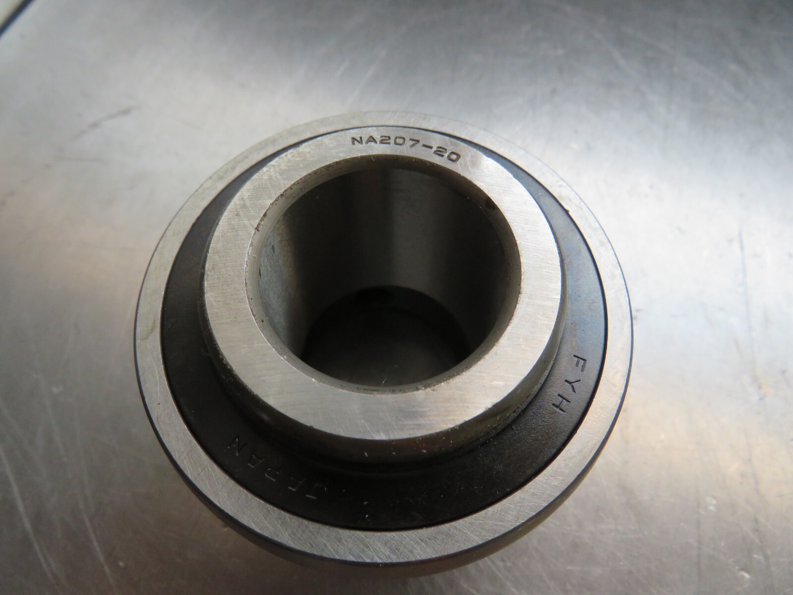 FYH NA207-20 Insert w/ Collars UCS07 1-1/4″ (Lot of 4)