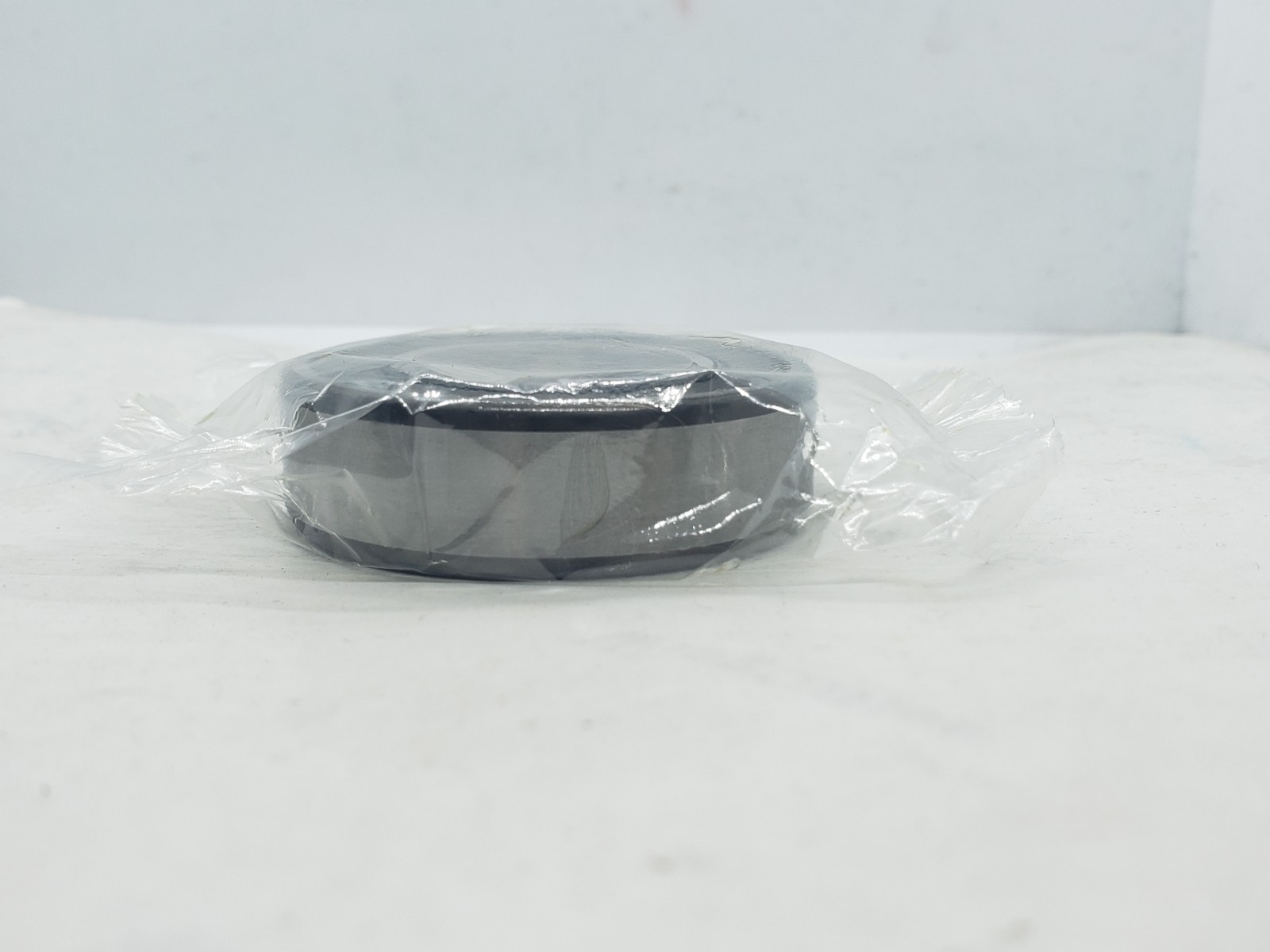 SKF 6205-2RSH DEEP GROOVE BALL BEARING WITH SEALS 25x52x15mm, LOT OF 3, NIB