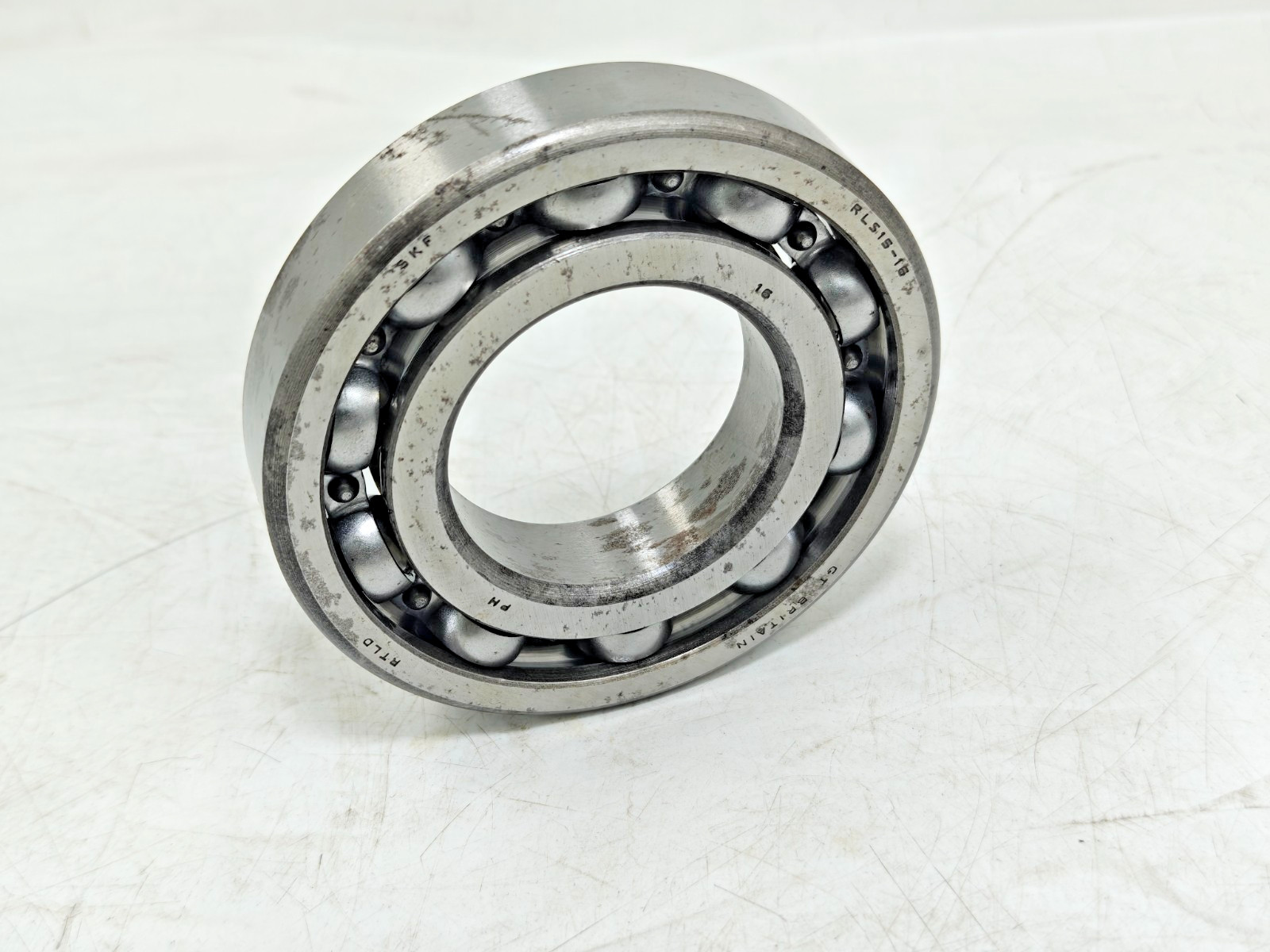 RLS 16 SKF Single Row Radial Ball Bearing SKF RLS 16 / LJ 2 / LS 15