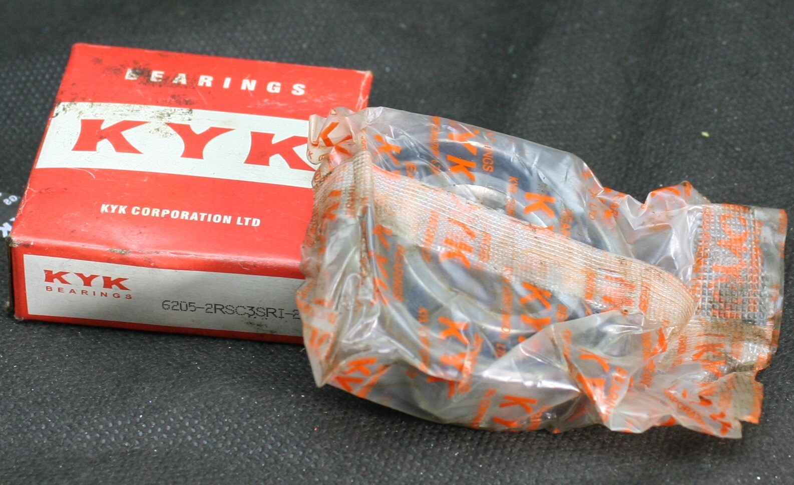 One (1) KYK 6205 2RSC3SRI-2 Deep Groove Bearings 25 MM ID Japan NEW