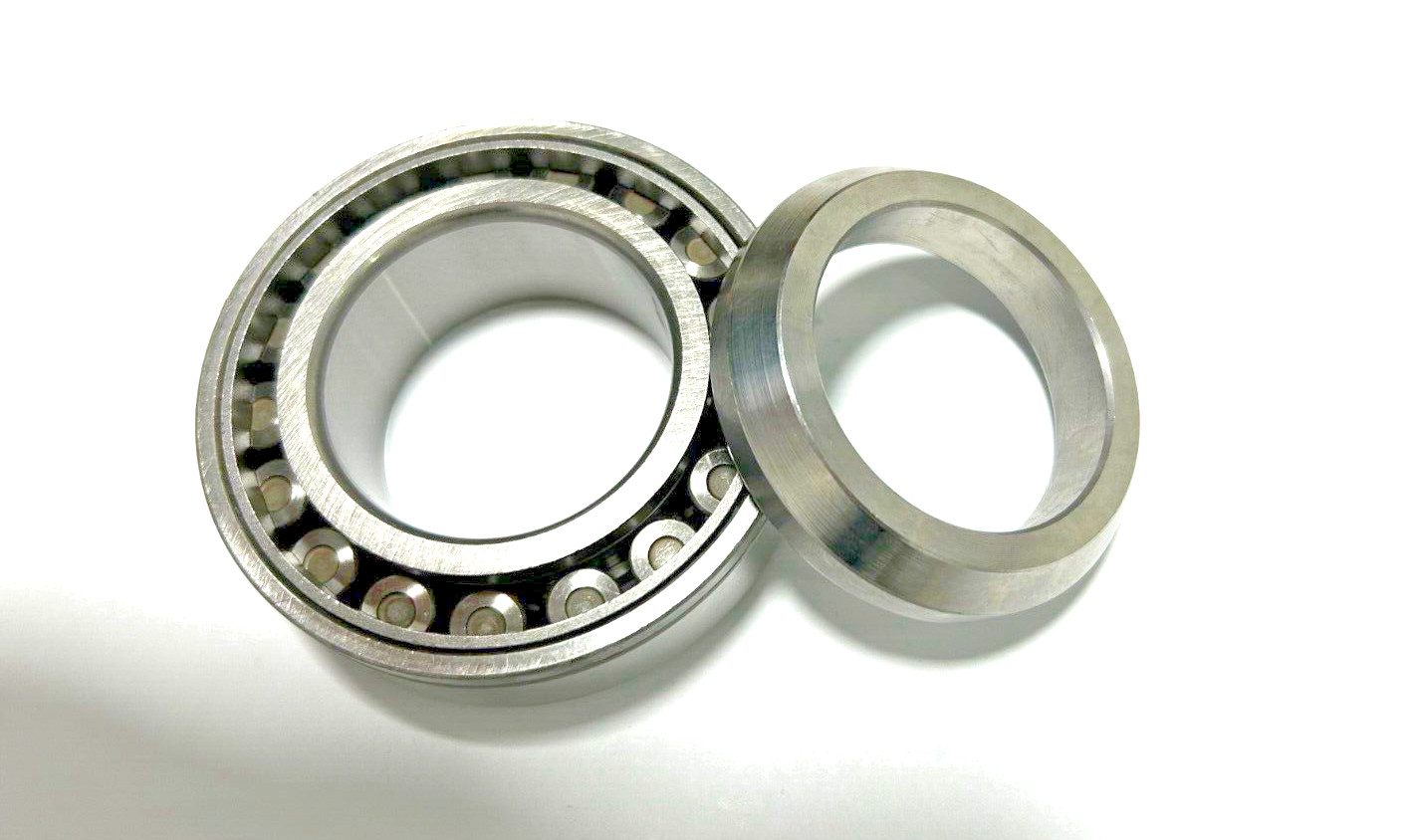 Taper Roller Bearing U497/U460L For Nissan Titan Axle Wheel bearing kit D40