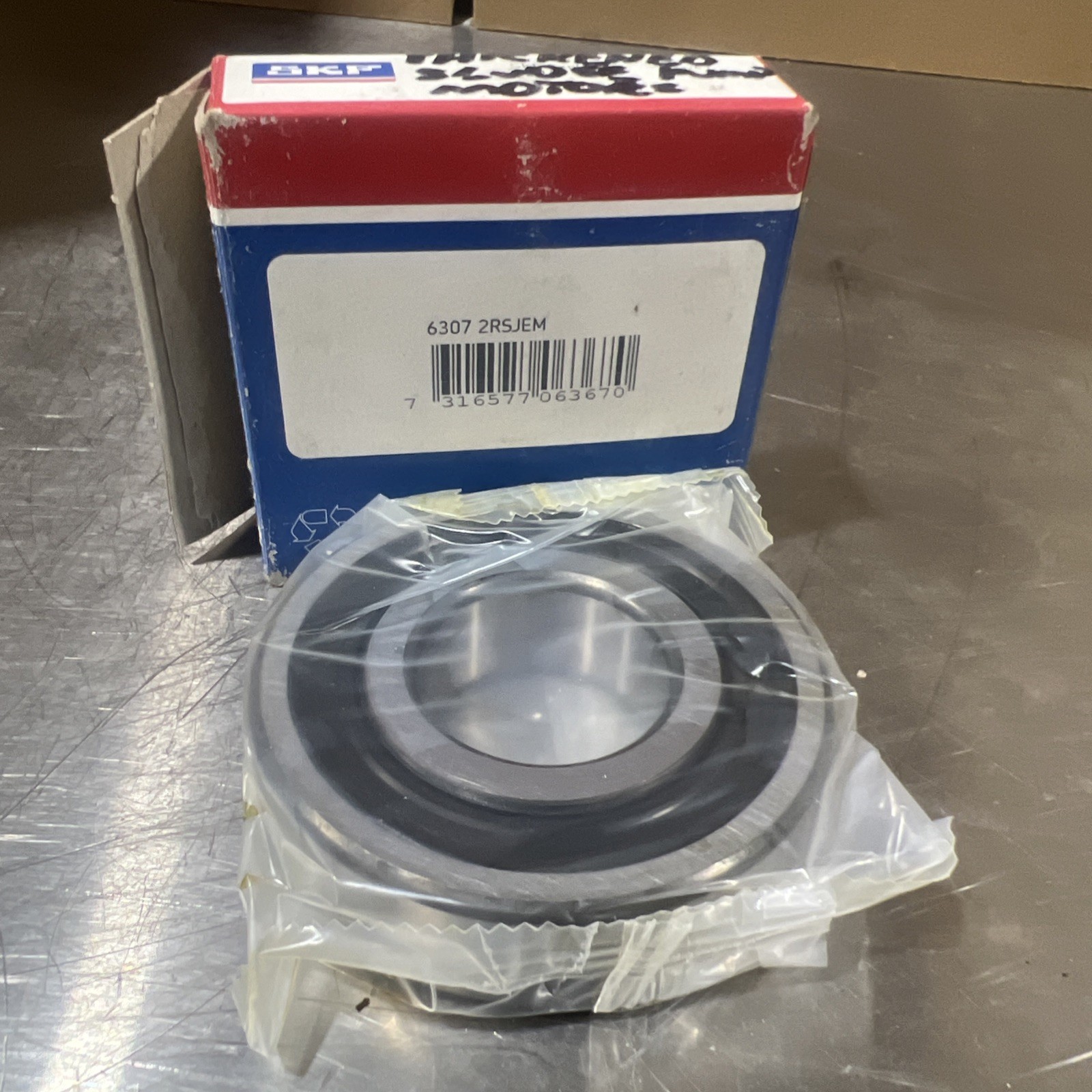 6307-2RSJEM SKF New Single Row Ball Bearing Nos Surplus