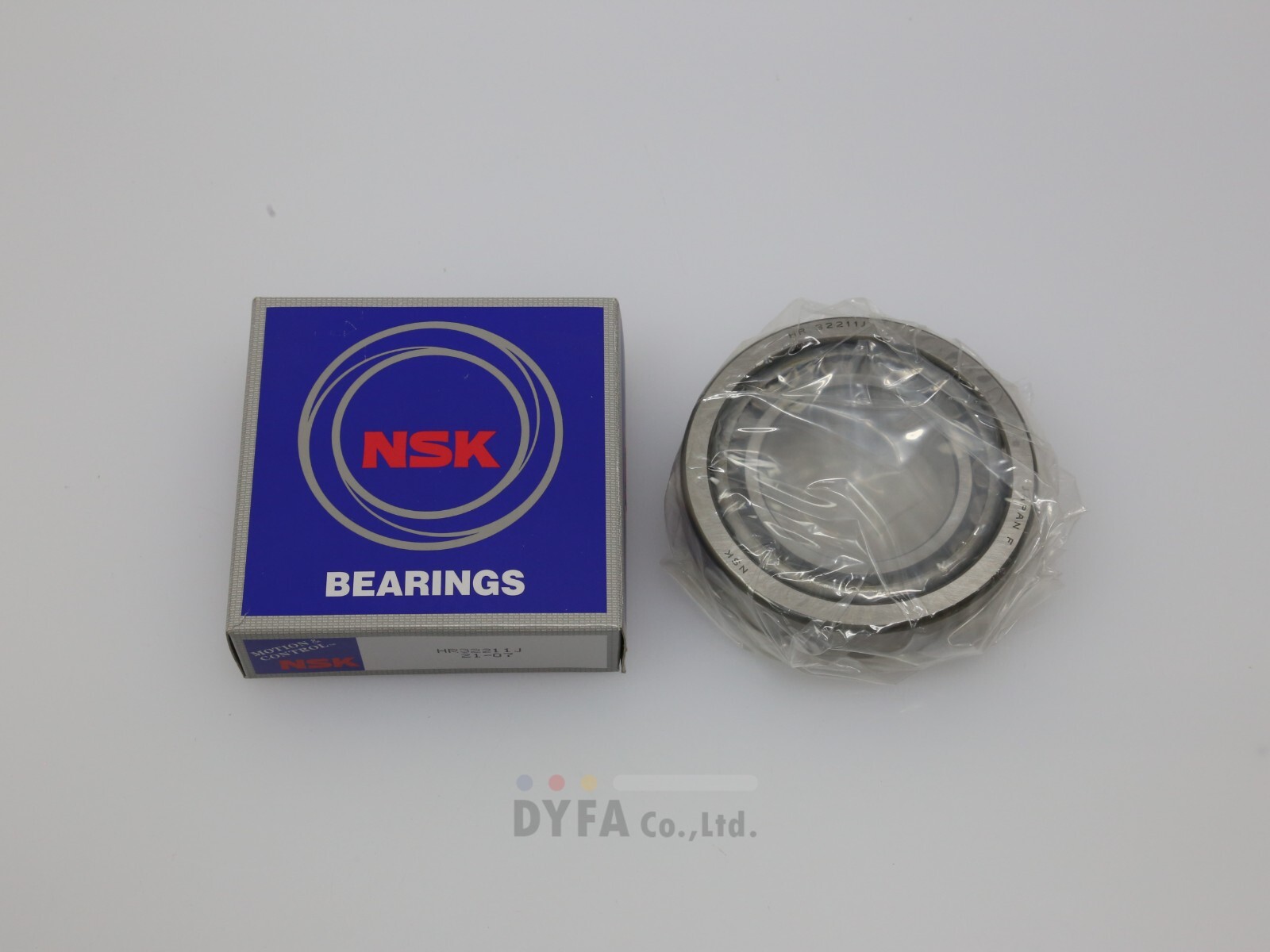 NSK NIB HR32028XJ 1PCS 140x210x45 Tapered Roller Bearing