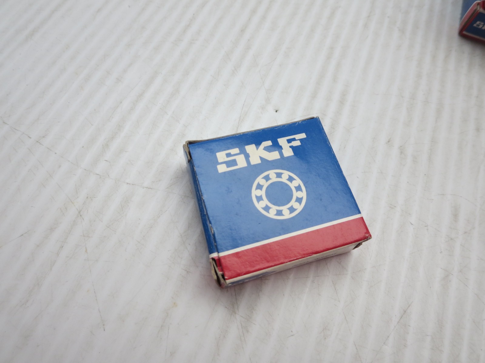 SKF 6001 2RSJEM Ball Bearing Deep Groove 28/12/8mm 1 Lot = 6Each NEW (NIB).