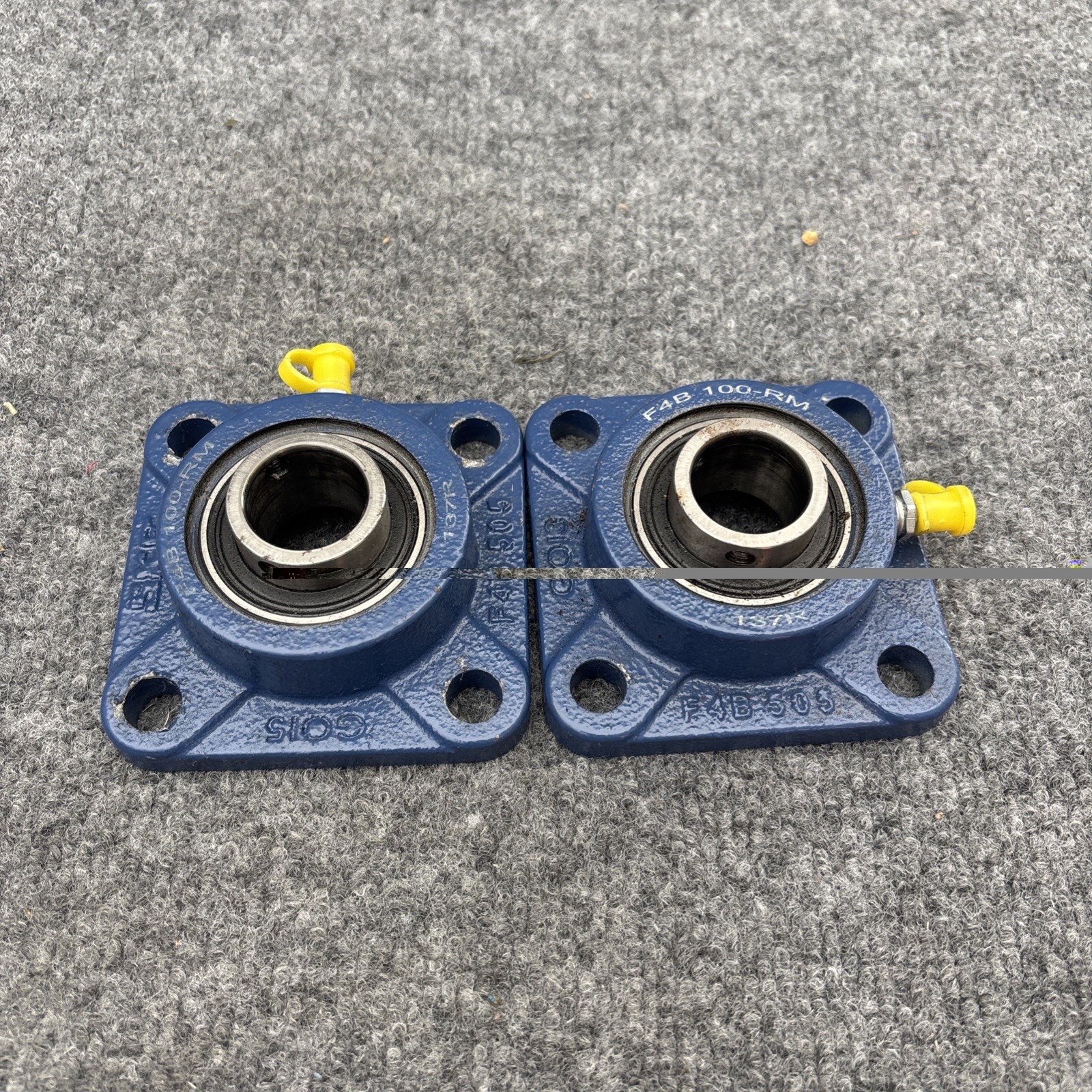 Lot of 2 – SKF F4B-100-RM Square Flange Block Bearing 1″ Bore 4 Bolt Cast Iron