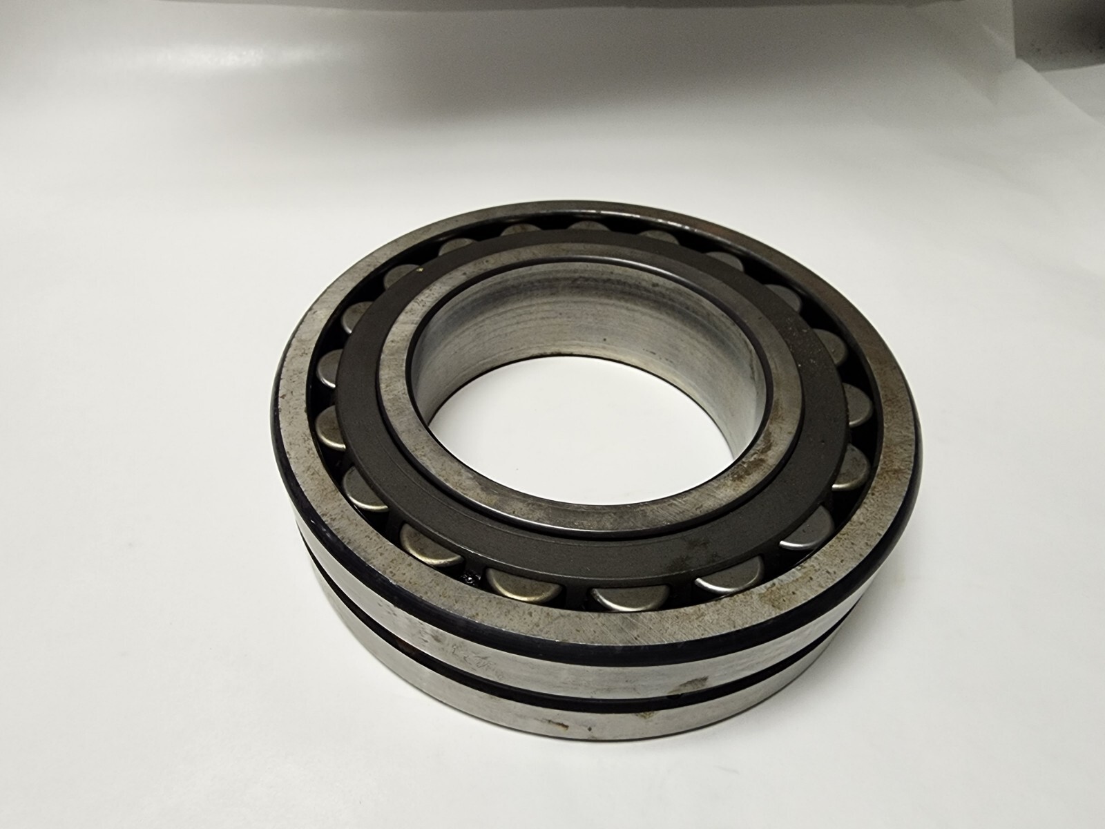 Used SKF 22220 CCK/C3 W33 Spherical Roller Bearing 180MM OD x 100MM ID x 46MM W