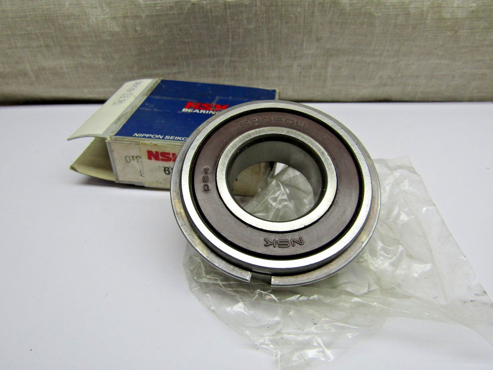 NSK Hoover 6205DDUNR 25mm Bore X 52mm X 15mm Sealed Snap Ring Bearing