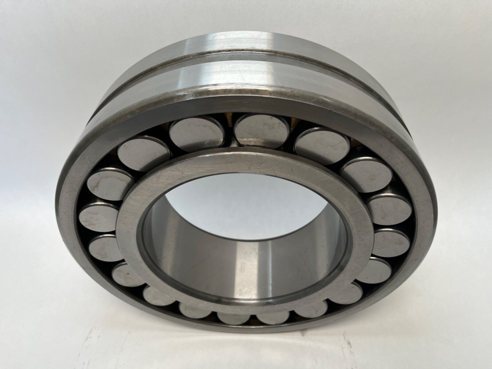 SNR 22232VF107 Spherical Bearing 160x290x80 mm 22232-V-M-C3-W33 Italy