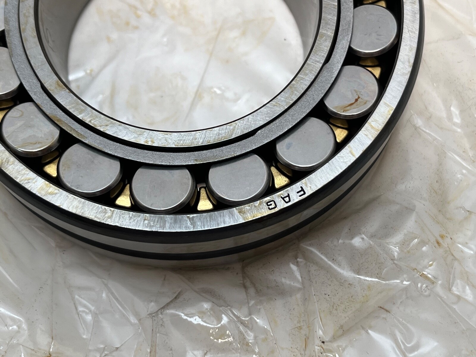 FAG 22212EASK.M Spherical Bearing 60x110x28 mm 22212-EAS-K-M-W33 2212E