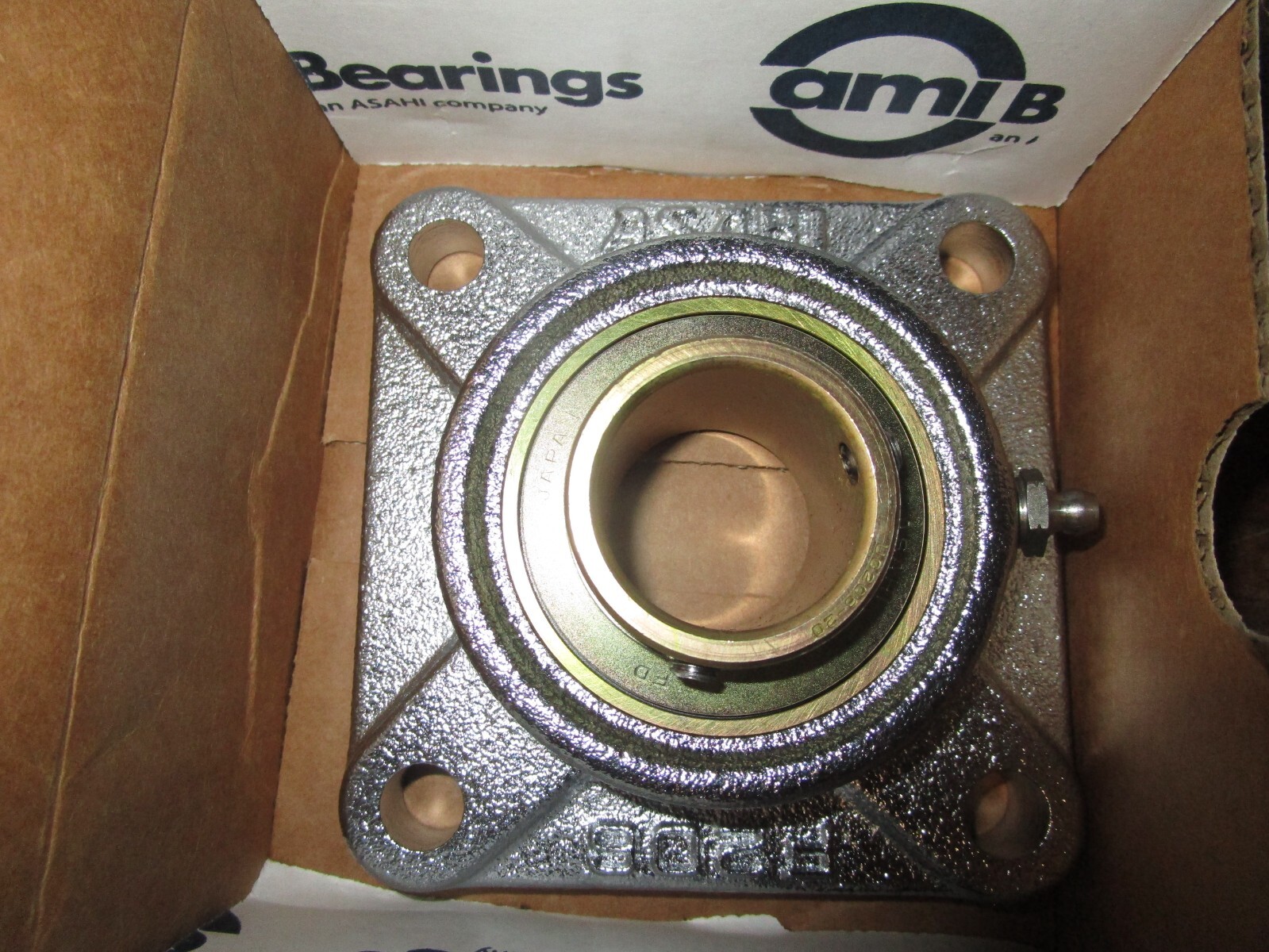 (1) AMI Bearings 4 Bolt Flange Mount Bearing UCF206-20NPMZ2 1-1/4″