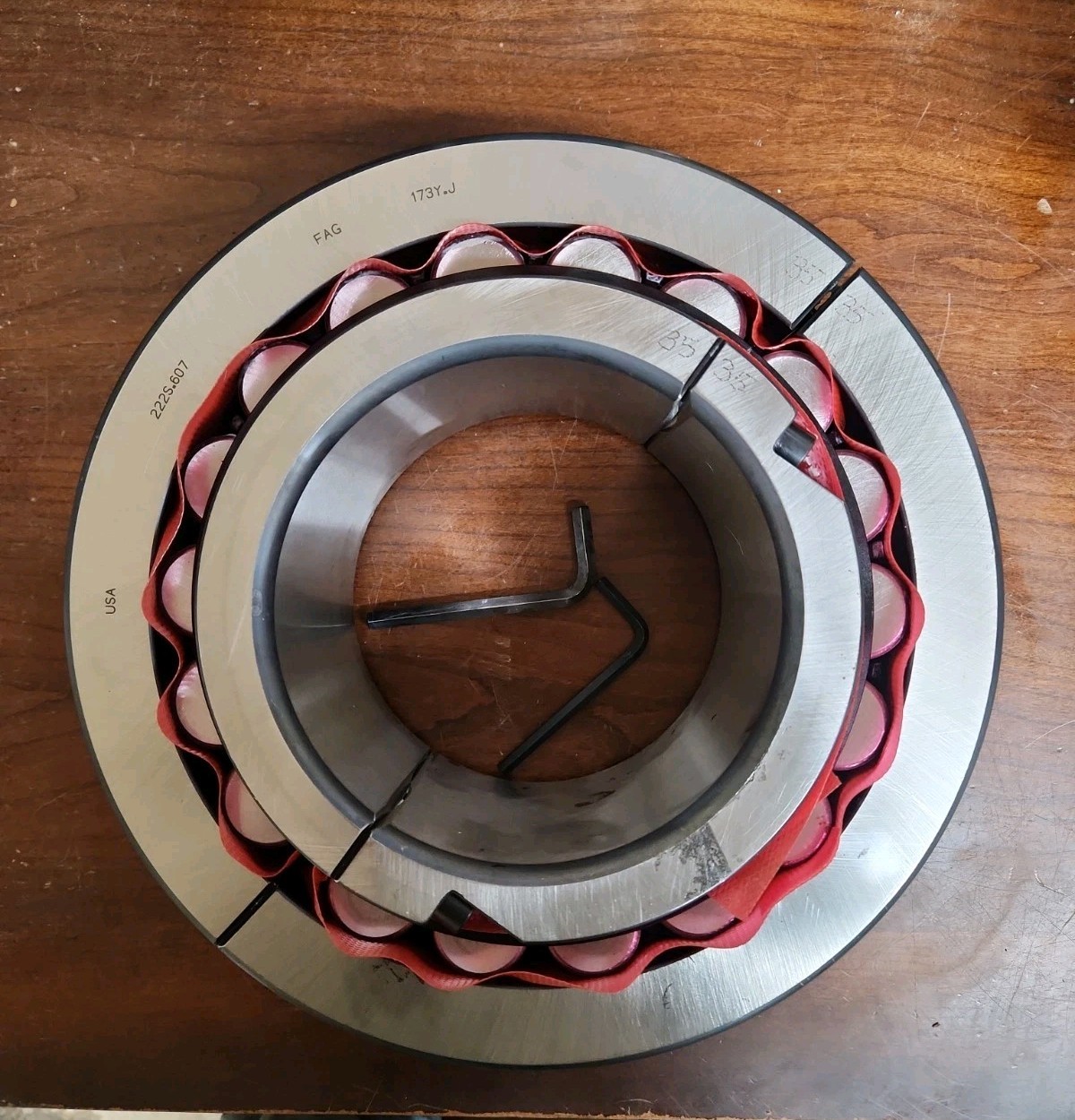 NEW NO BOX / OPEN BOX FAG SPHERICAL ROLLER BEARING 222S.607