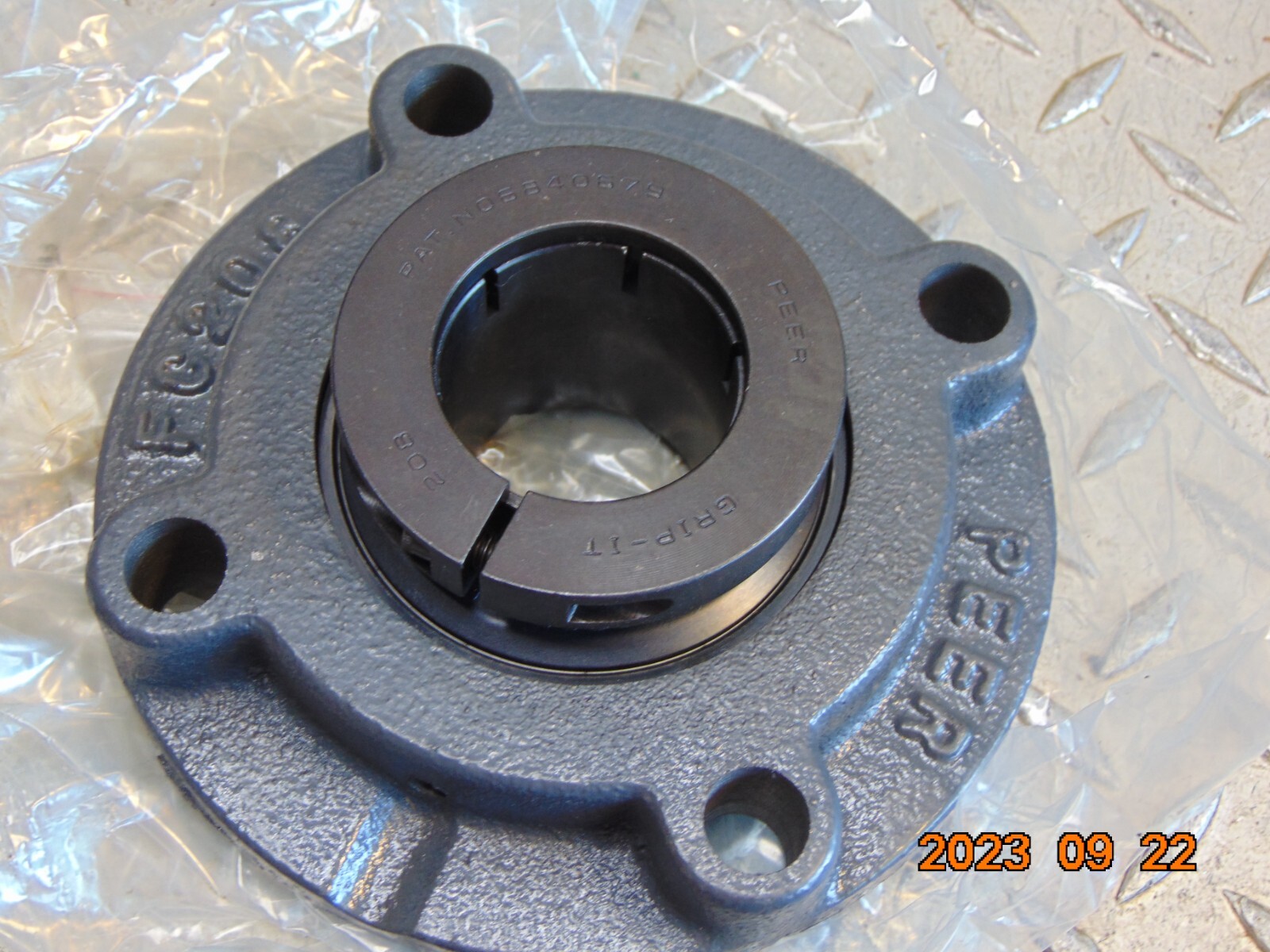 PEER FG208 HOUSING w 208 INSERT 4-BOLT FLANGE BEARING see description