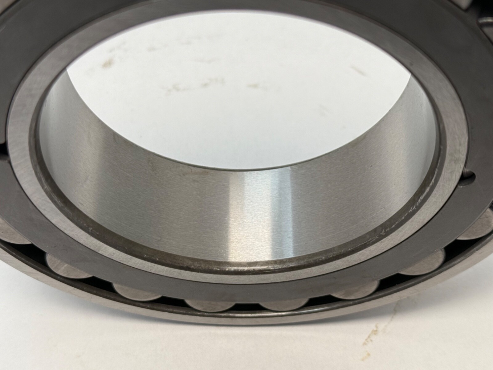 SNR 22216EAKB33J30 Bearing 22216E 22216 EA K W33/B33 C3/J30 80x140x33 mm
