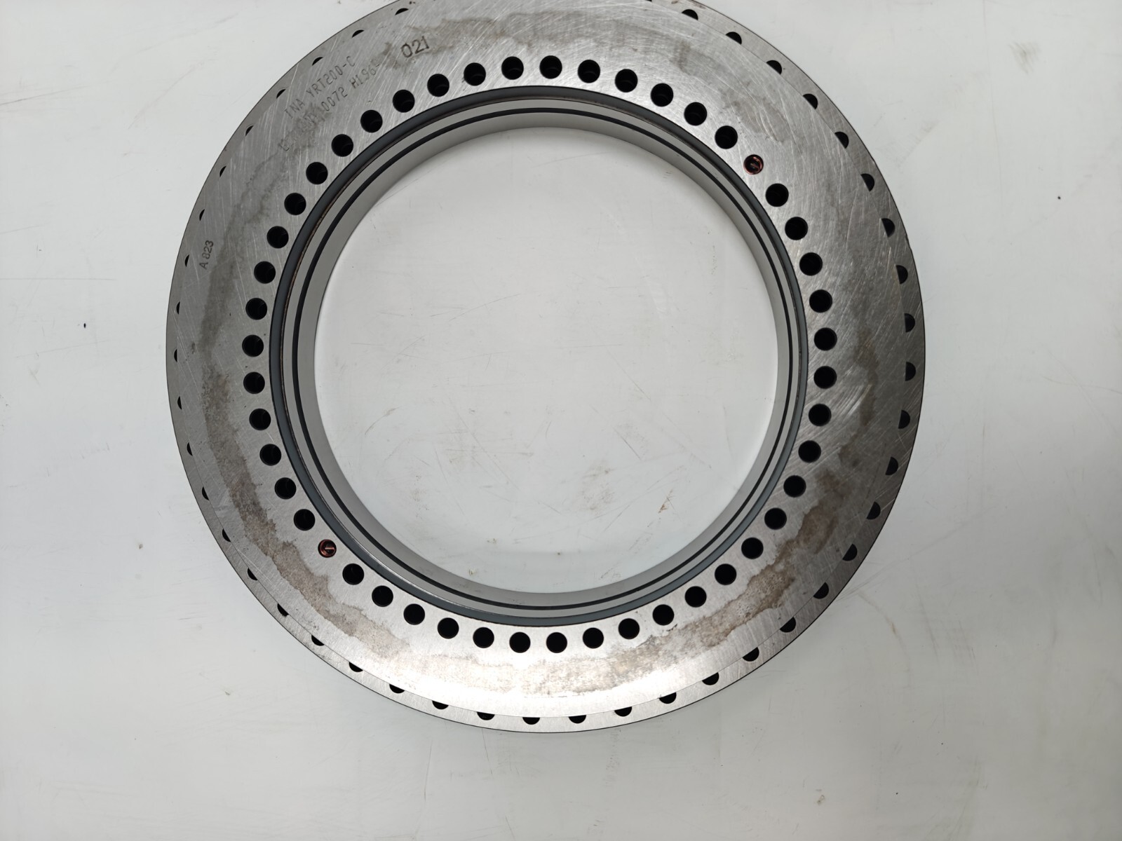 YRT 200 C INA AXIAL/RADIAL Rotary Turn Table Bearing 200x300x45mm Minor Damaged