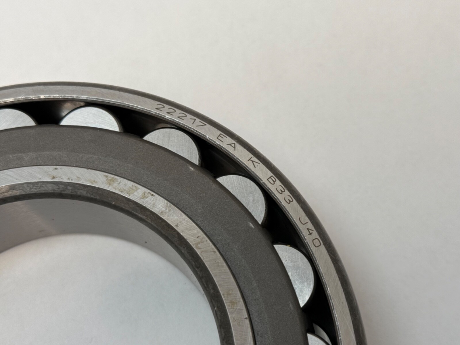 SNR 22217EAKB33J40 Bearing 22217E 22217 EA K W33/B33 C4/J40 85x150x36mm