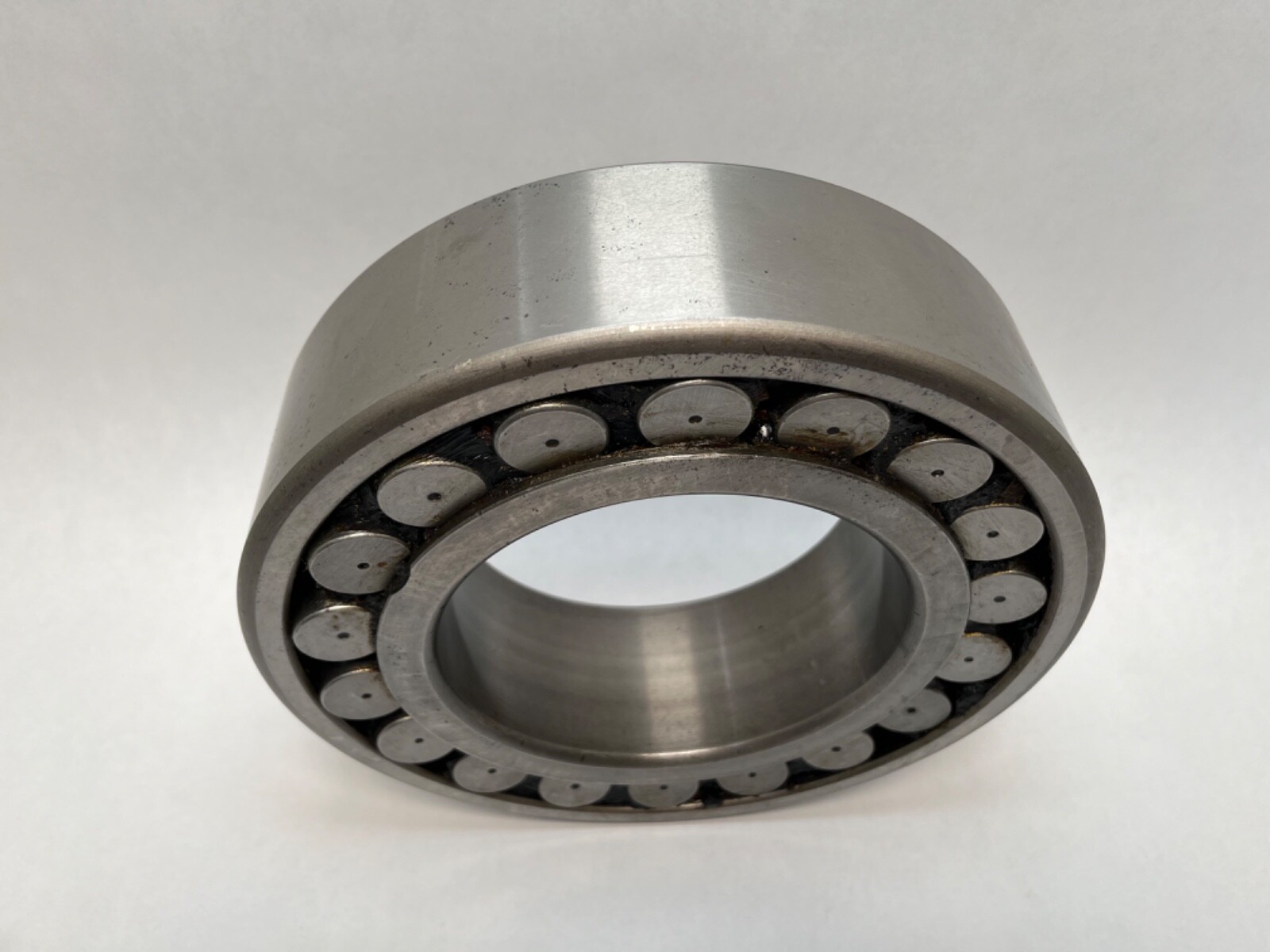 SKF 22226-CJ-C3 Spherical Roller Bearing 130x230x64 mm 22226CJC3 USA