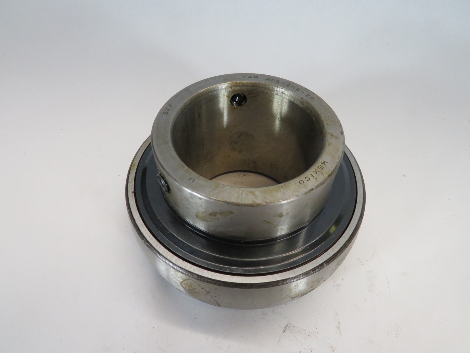 SKF YAR-213-208-2F Insert Bearing 4.7244″OD 2.5″ID 2.689″WIR 1.063″WOR NOP