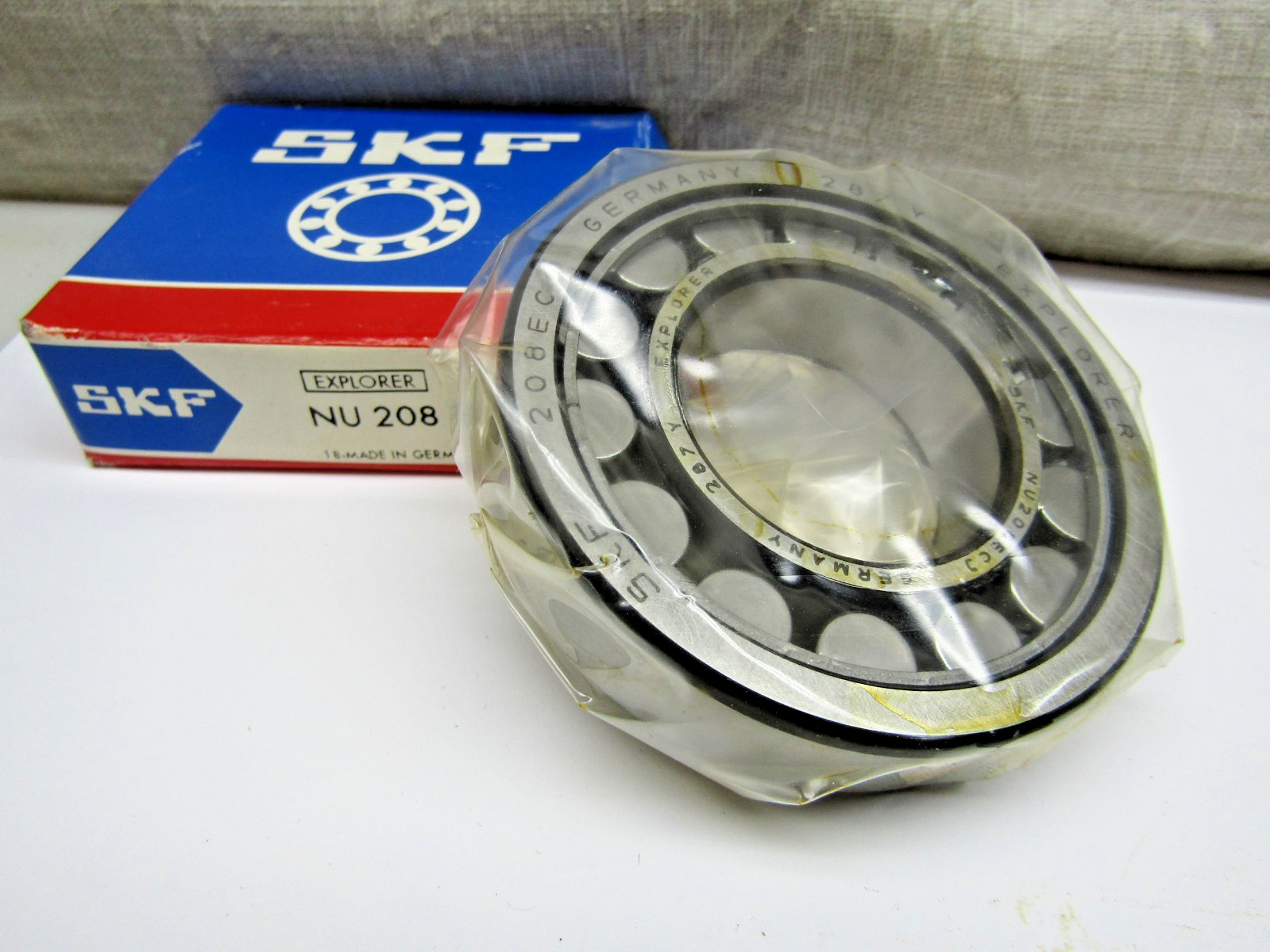 SKF NU 208 ECJ 40mm X 80mm X 18mm Cylindrical Roller Bearing