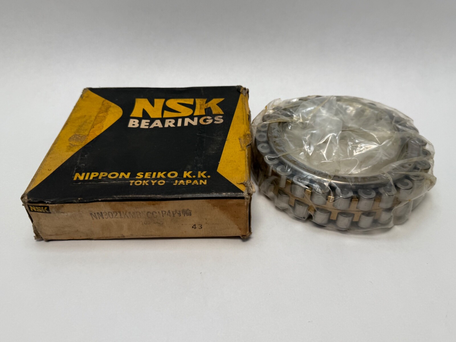 NSK NN3021KMBP4 Bearing NN3021 NN-3021-K-MB-P4 105 mm ID 41 mm W