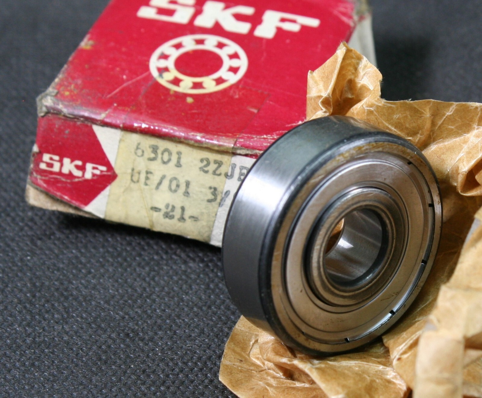 One (1) SKF 6301 2ZJEM UE/01 Deep Groove Ball Bearing 12MM ID France NEW