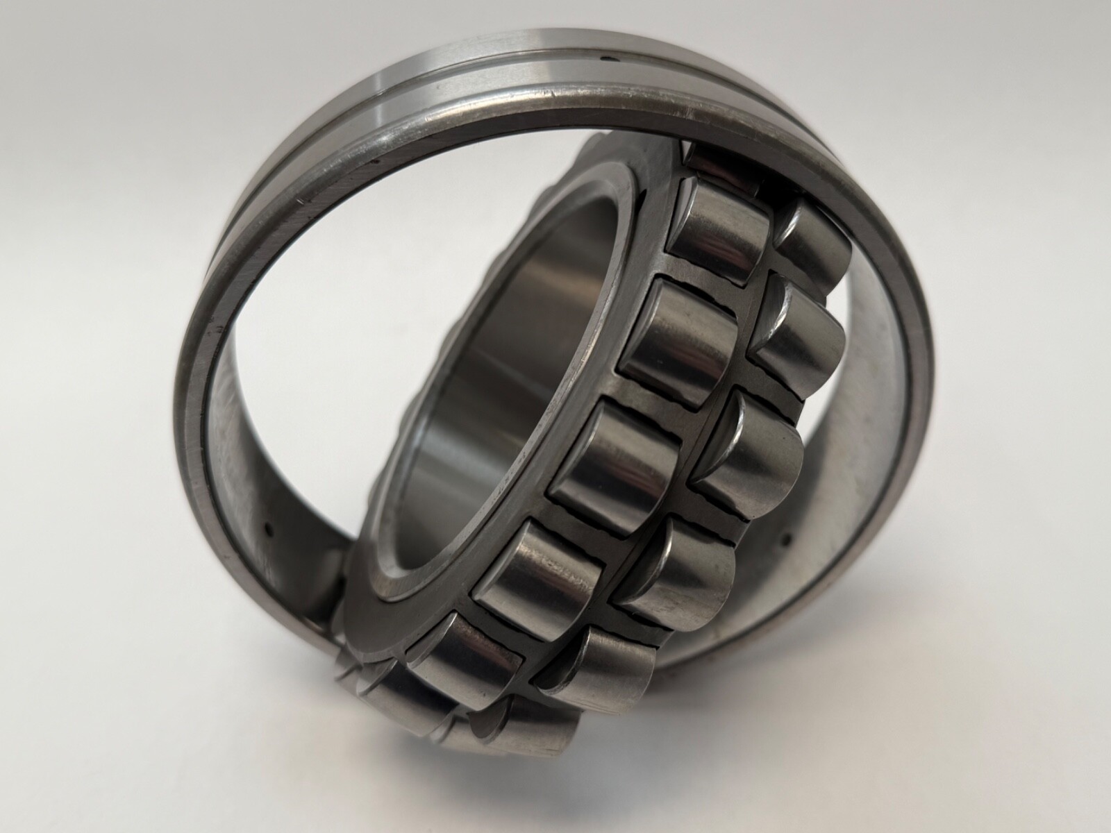 SNR 22217EAKB33J40 Bearing 22217E 22217 EA K W33/B33 C4/J40 85x150x36mm
